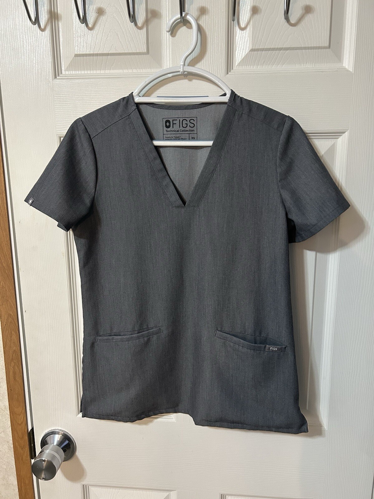 FIGS Casma Three-Pocket Scrub Top Women’s XS Gray
