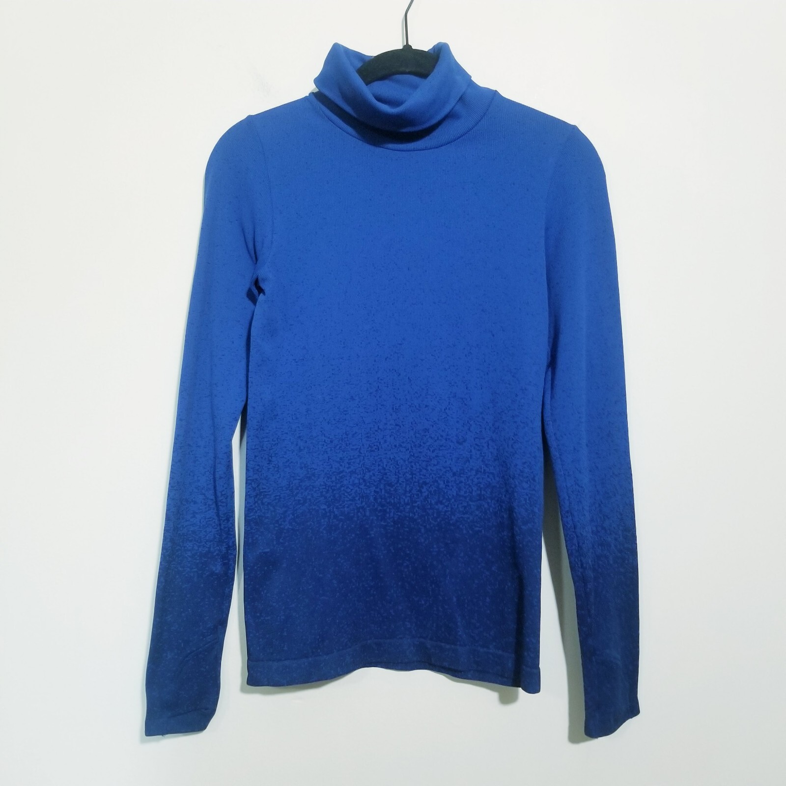 Athleta Turtleneck Shirt Top Womens XS Blue Ombre Flurry Base Layer Thumbholes