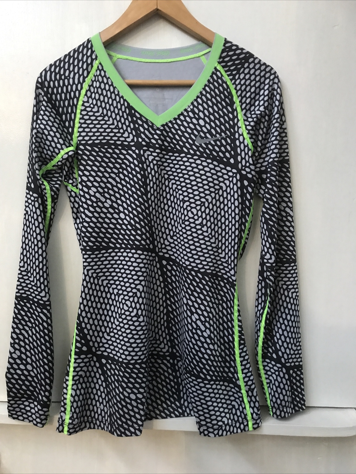 Nike Top Long Sleeves Pro Black Gray Green Fitted Running Womens Size Small