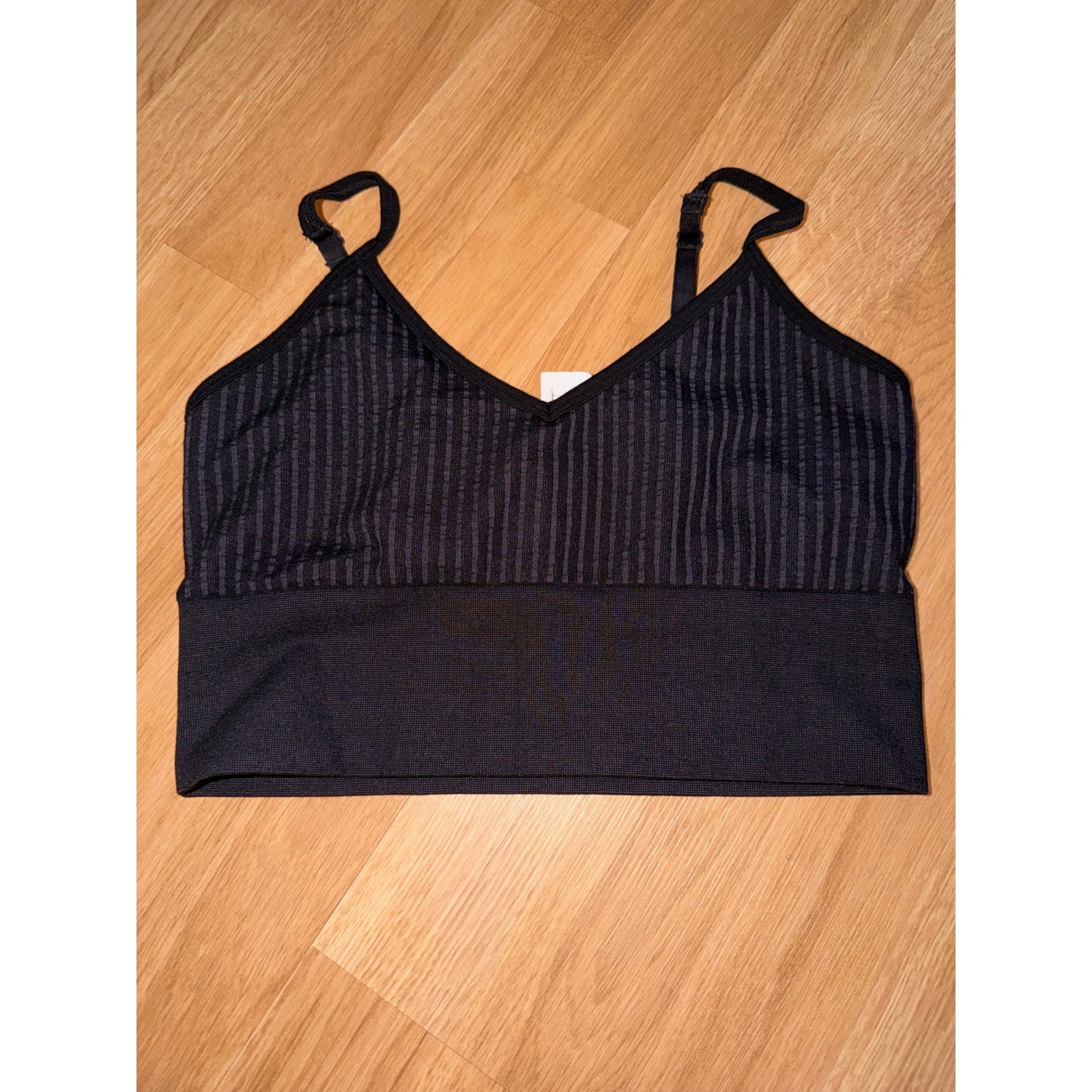 Fabletics Womens Black Ribbed Seamless V-Neck Crop Top Bralette BA2146913 Size M