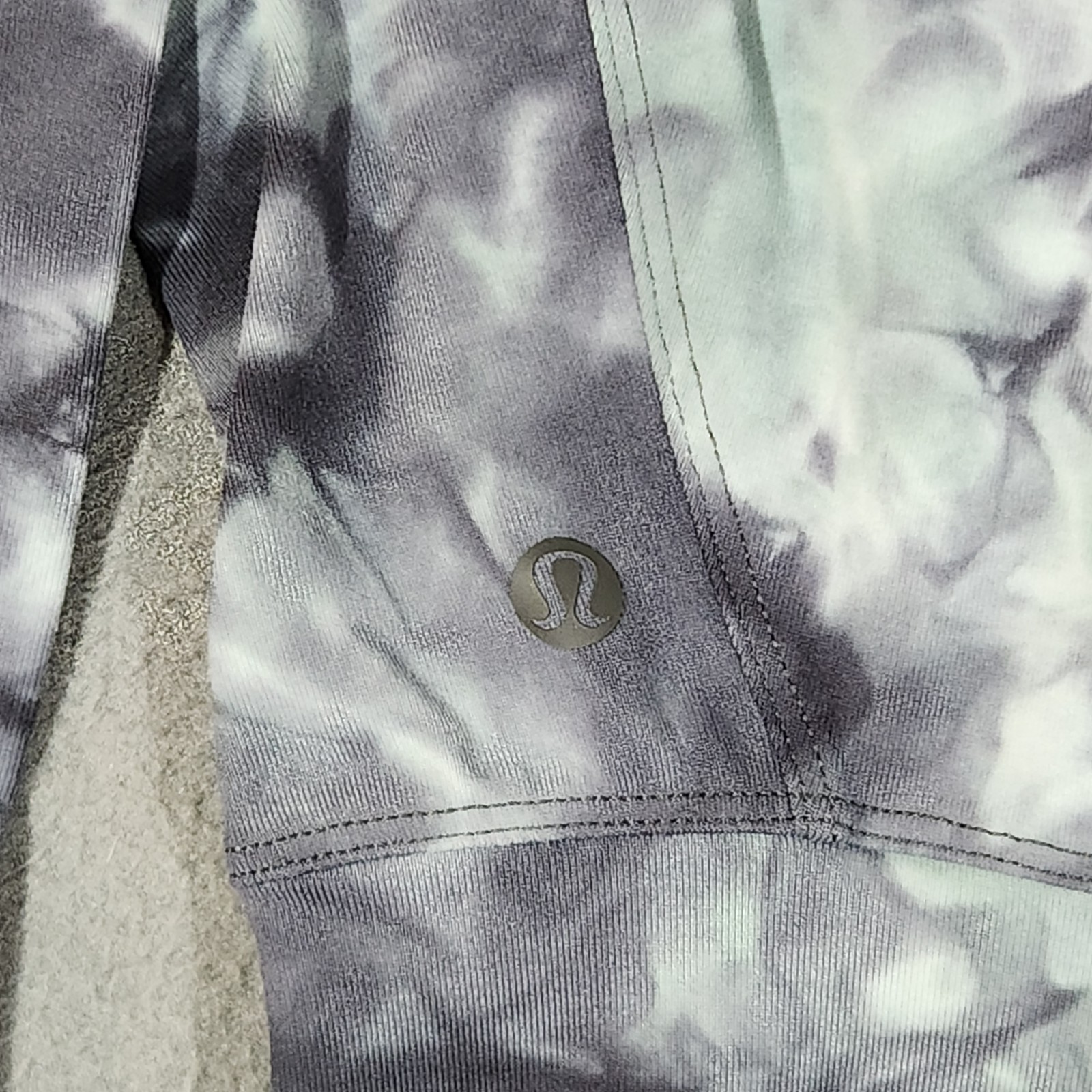 Lululemon Cropped Pullover Womens Size 8 Tie-Dye Athleisure Gym Running Yoga