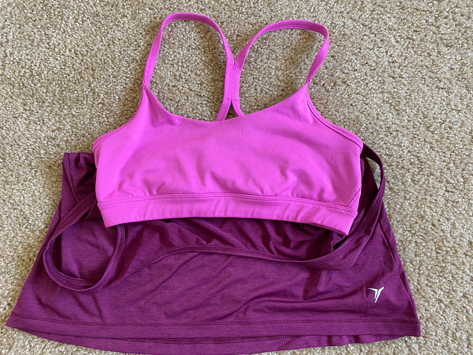 Active by Old Navy workout top with built in bra M, Very Cute!