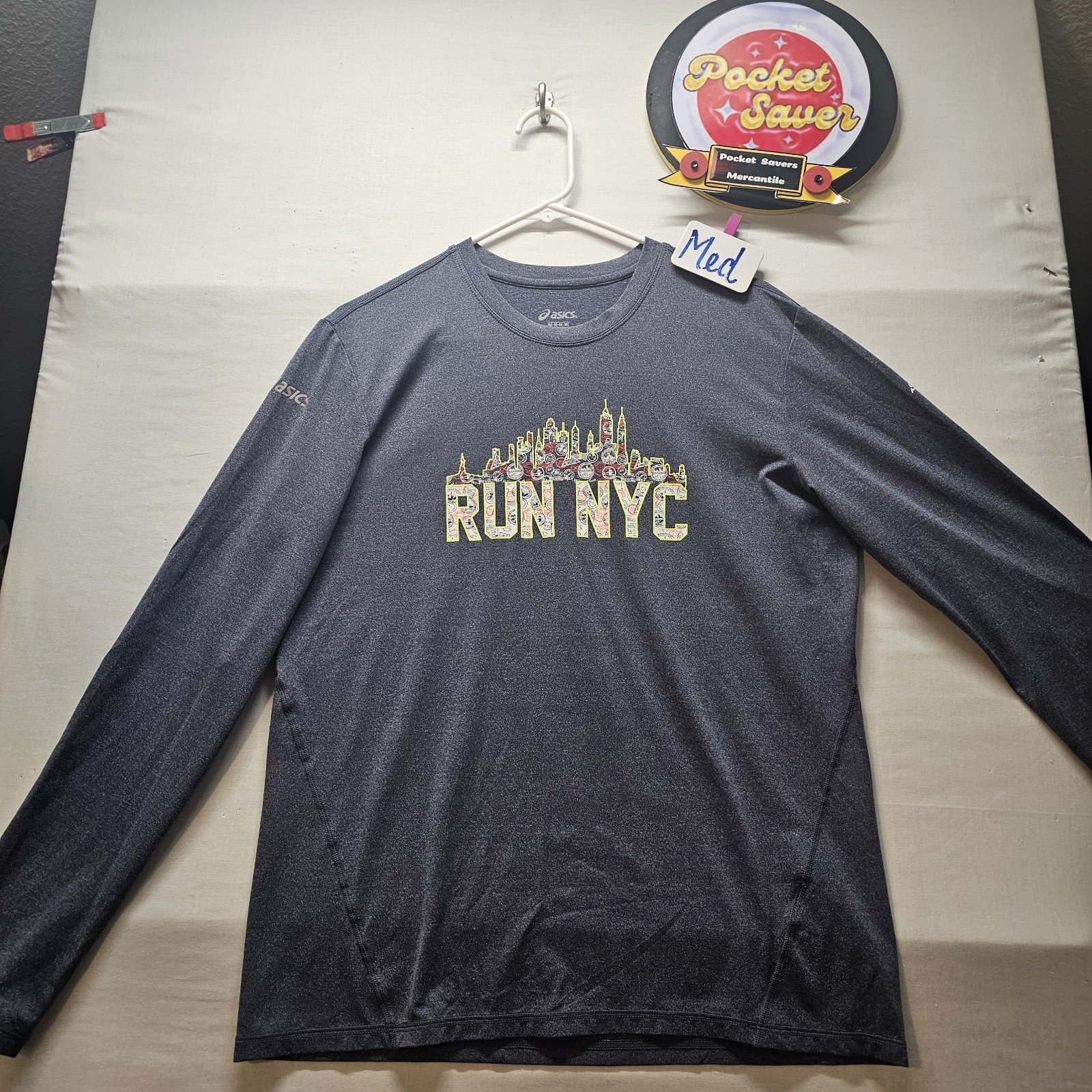 ASICS Performance RUN NYC 2017 Marathon Women MED Graphic Pullover Running Shirt