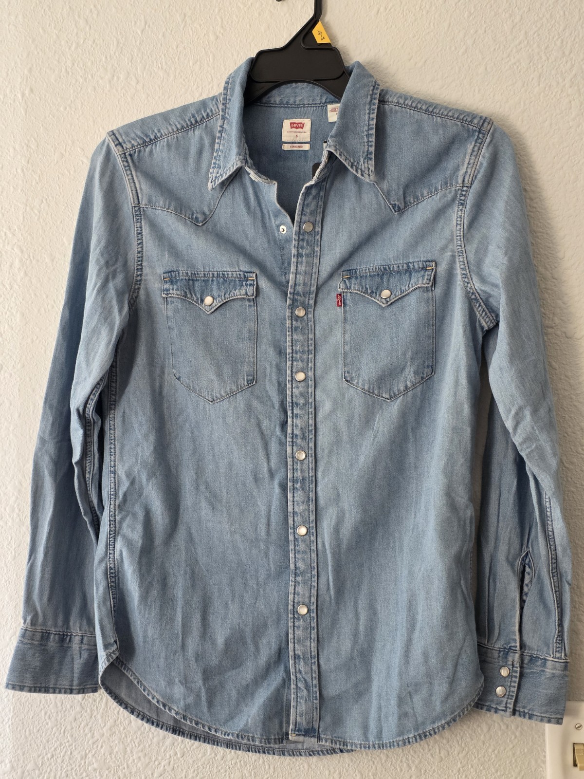 Levi’s Women Premium Essential Western Denim Shirt Light Wash Size S