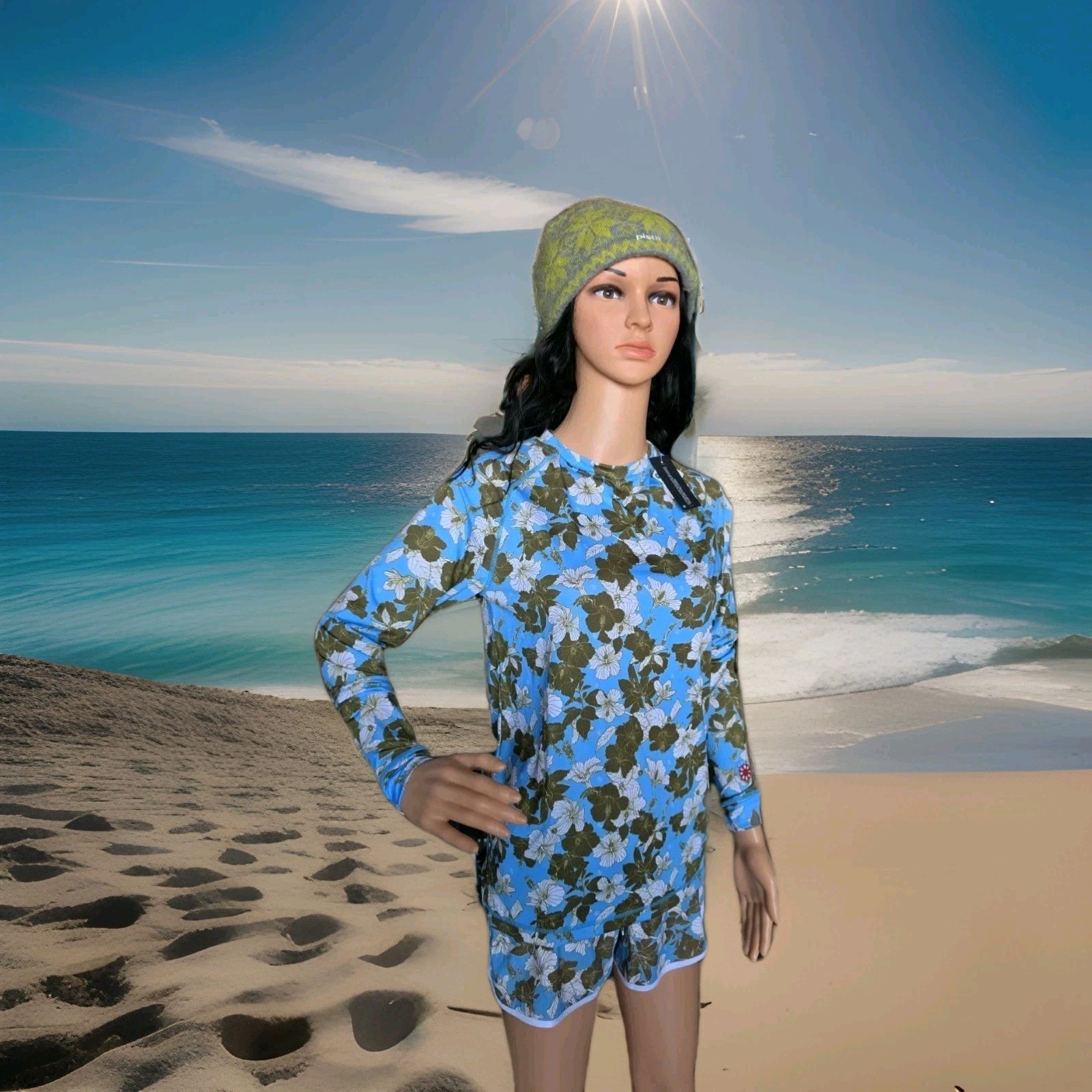 Women’s M Long Sleeve Rash Guard Swim Shirt Blue Floral CG habitats NWT