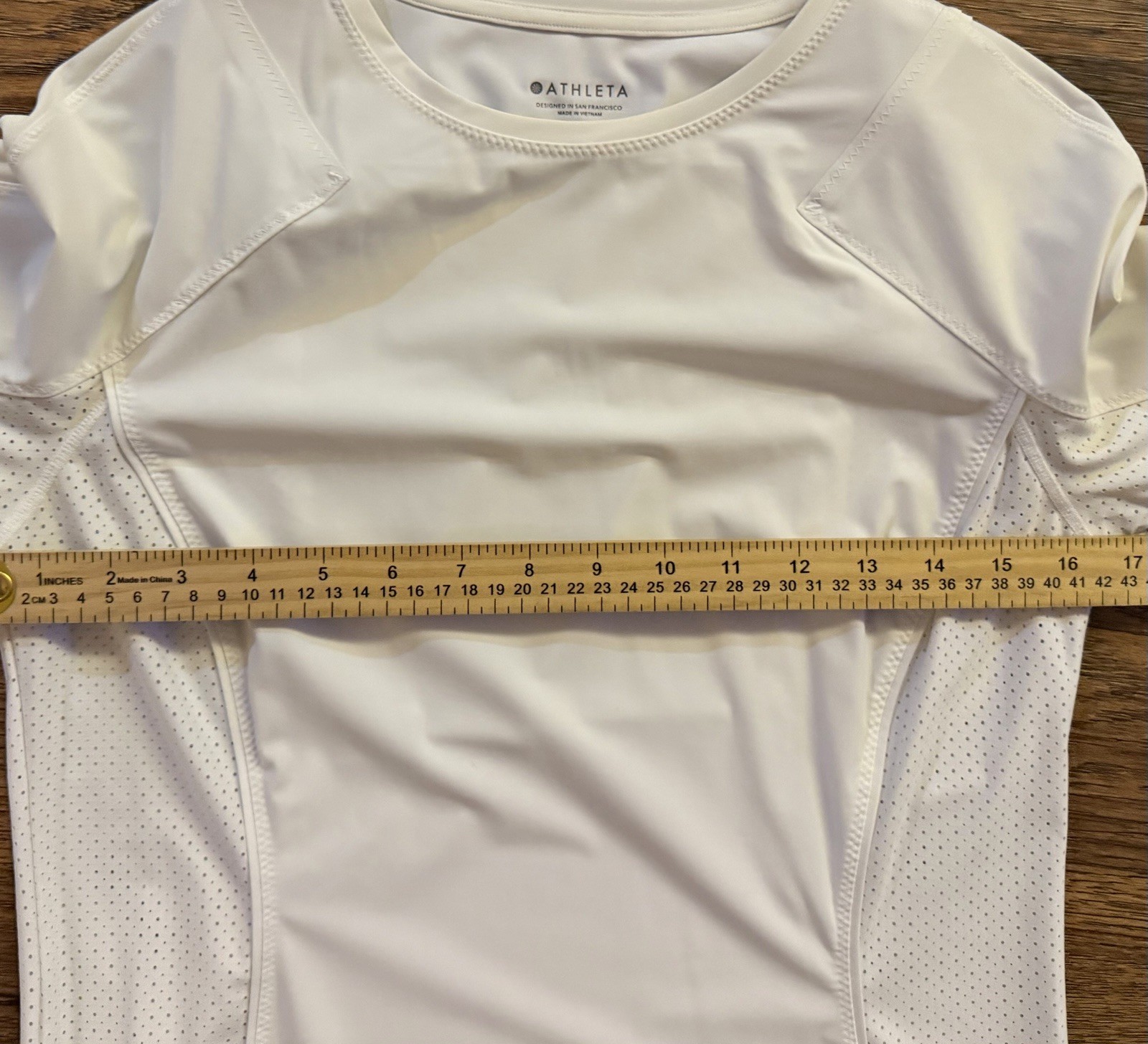 Athleta White Long Sleeve Performance Top Thumbholes Side Zip Pocket Women’s M