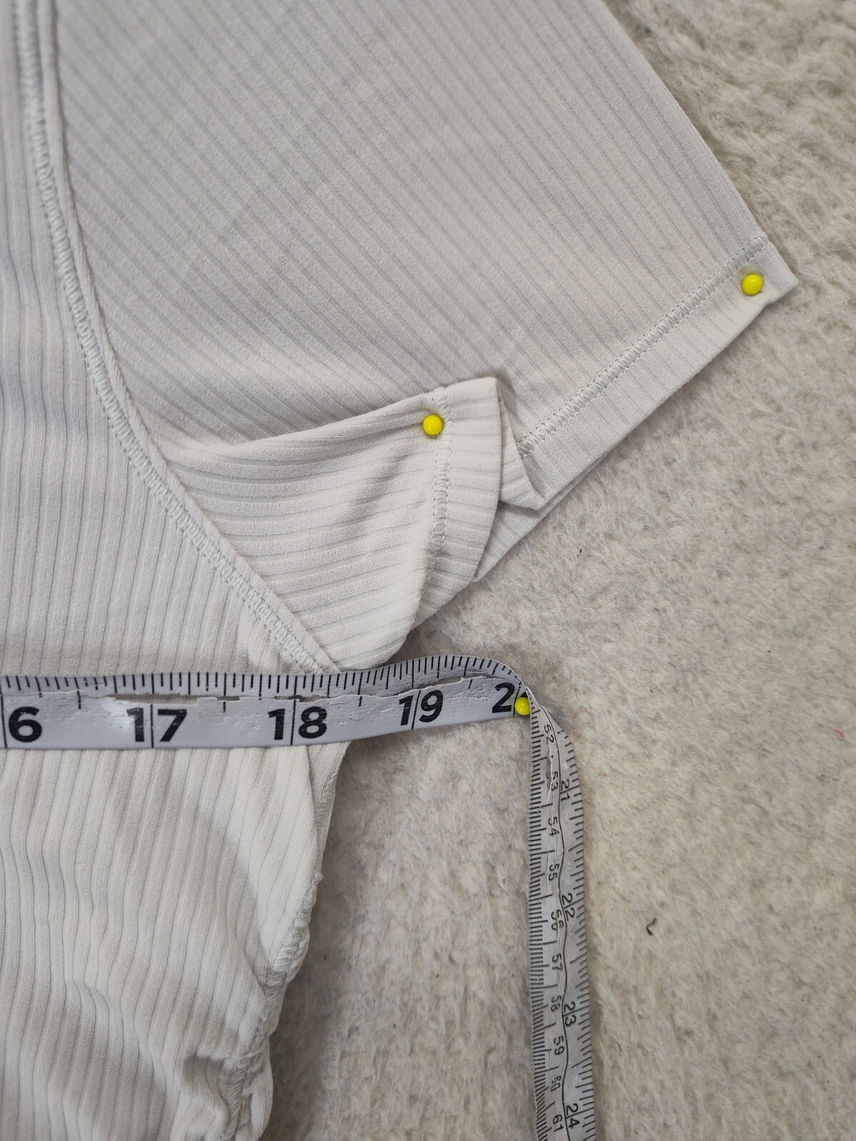 Lululemon Women Top Medium Cream Poly Blend Short Sleeve Ruched Side Activewear