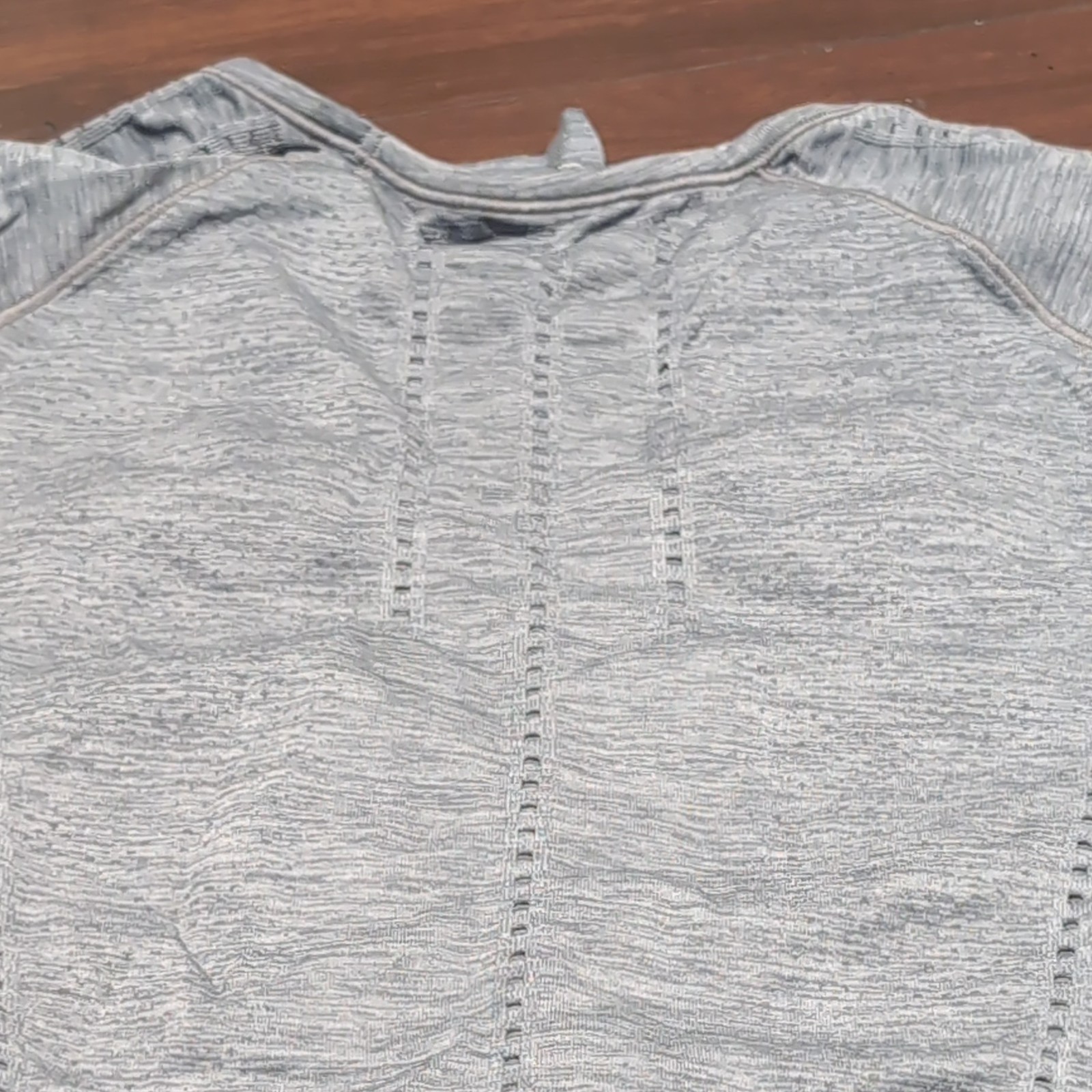 Athleta Lightweight Breathable Long Sleeve Top Gray L Women’s 100% Nylon
