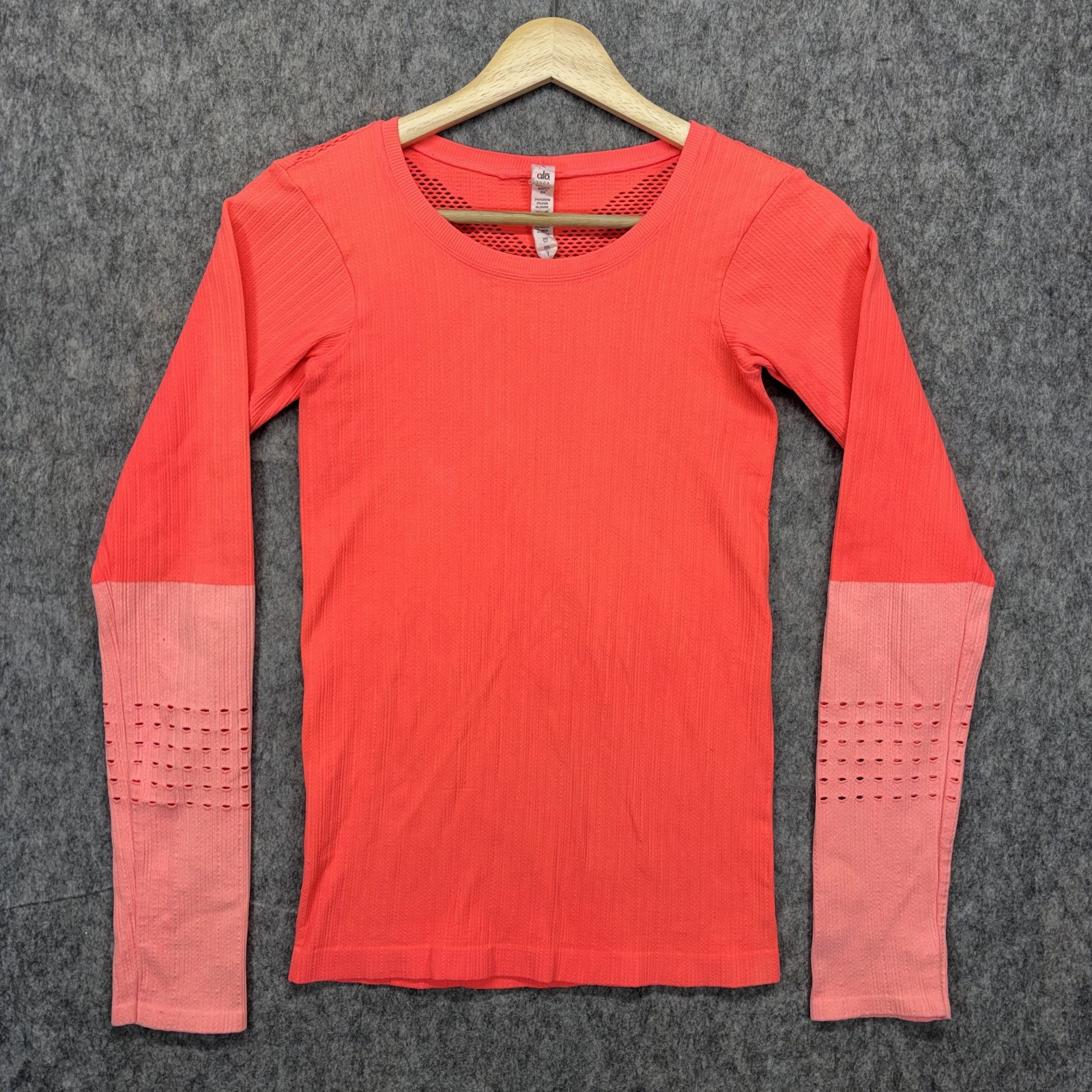 ALO Yoga Exhale Long Sleeve Shirt Womens Small Pink Stretch Athleisure Gym Train