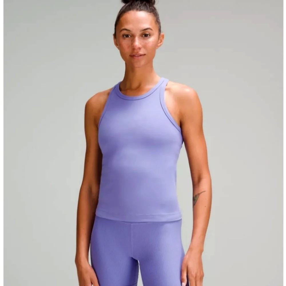 LULULEMON Women’s lavender Align crop waist racerback nulu tank top – size 6