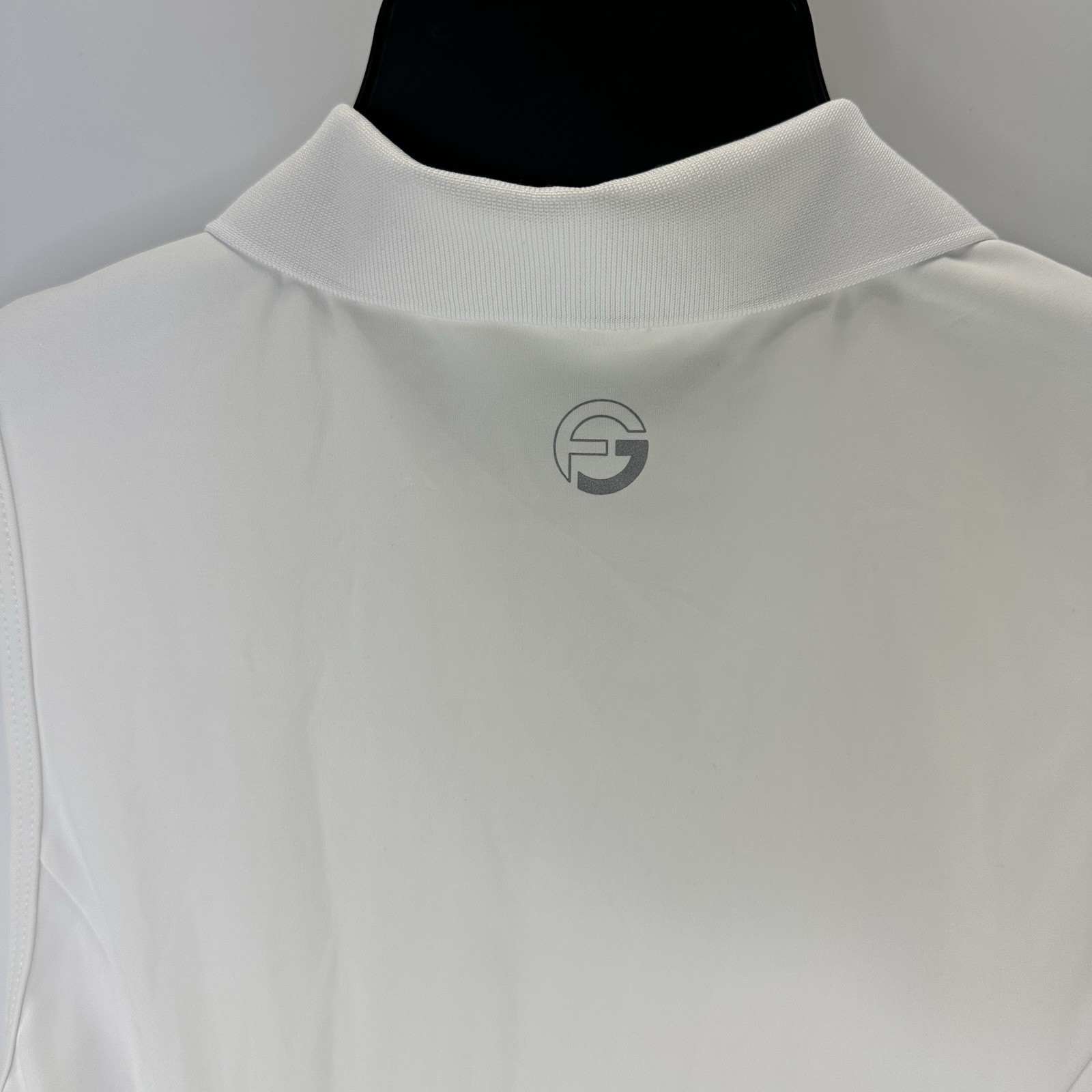 Foray Golf Women’s Zip front sleeveless Polo Shirt White Sz Small