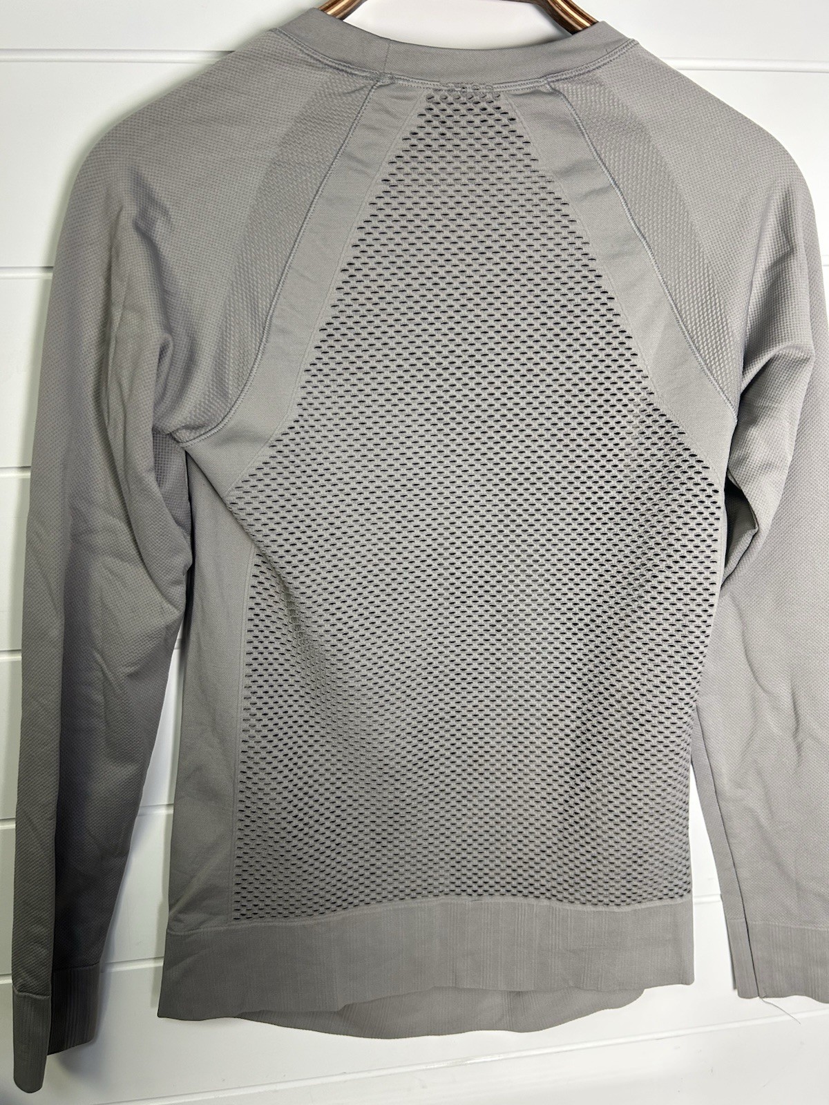 Athleta Gray Long Sleeve Fitted Trophy Top With Laser Cutout Mesh Back Size M