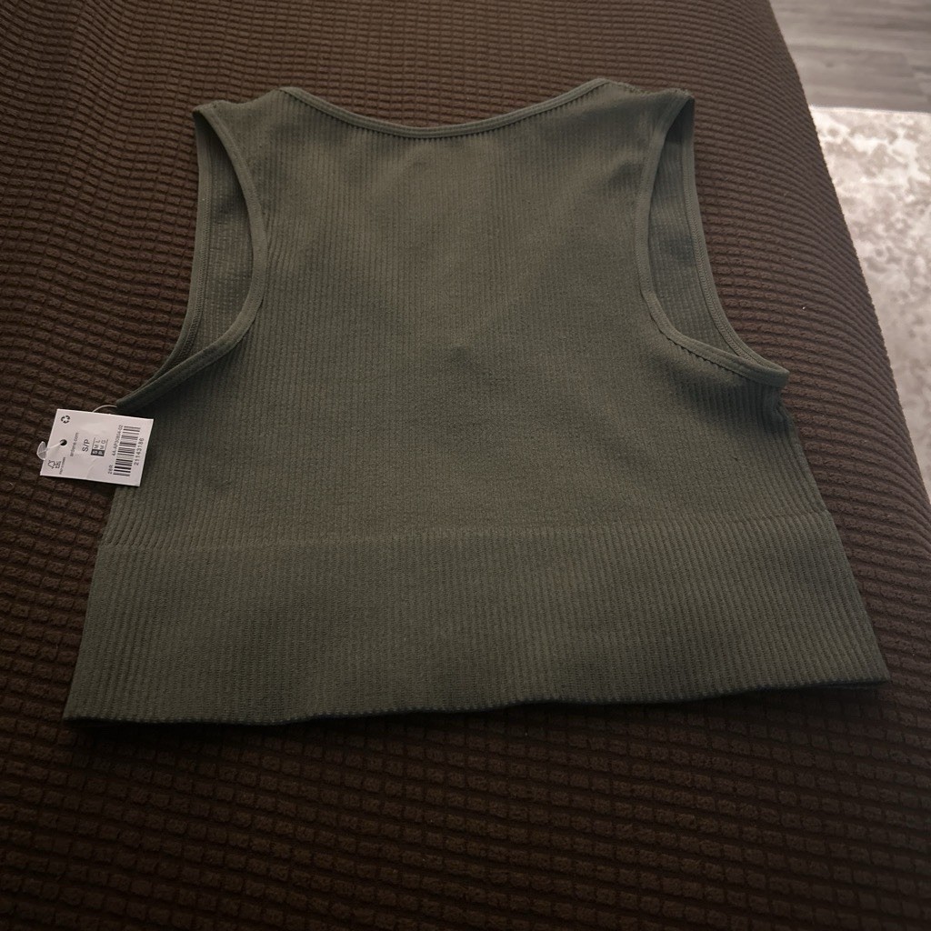 Arlene Basic Ribbed V-Neck Cropped Stretch Tank Top Green Women’s Size S
