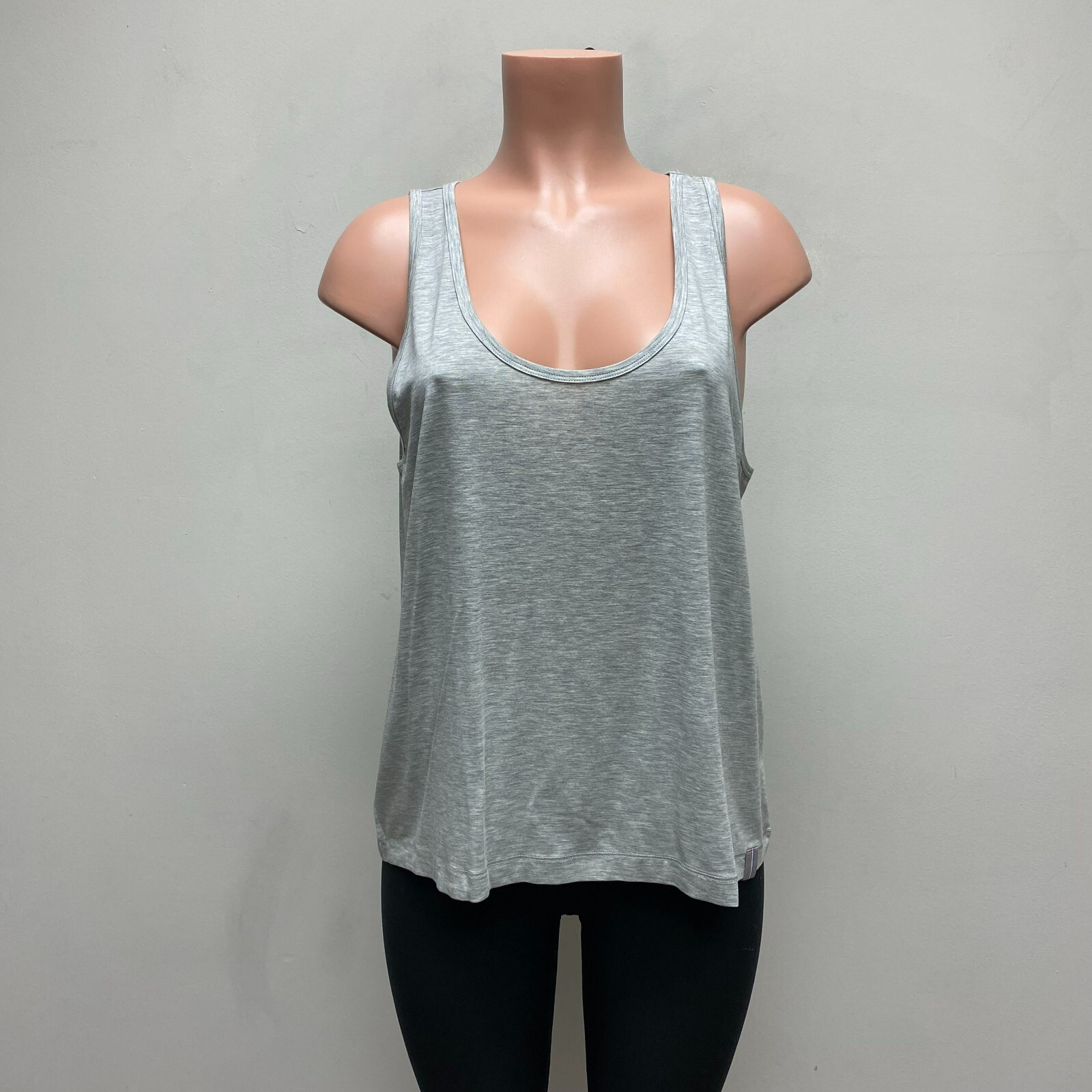 Fourlaps Womens Gray Mesh Panel Reflective Logo Buttery Soft Surge Tank Top L