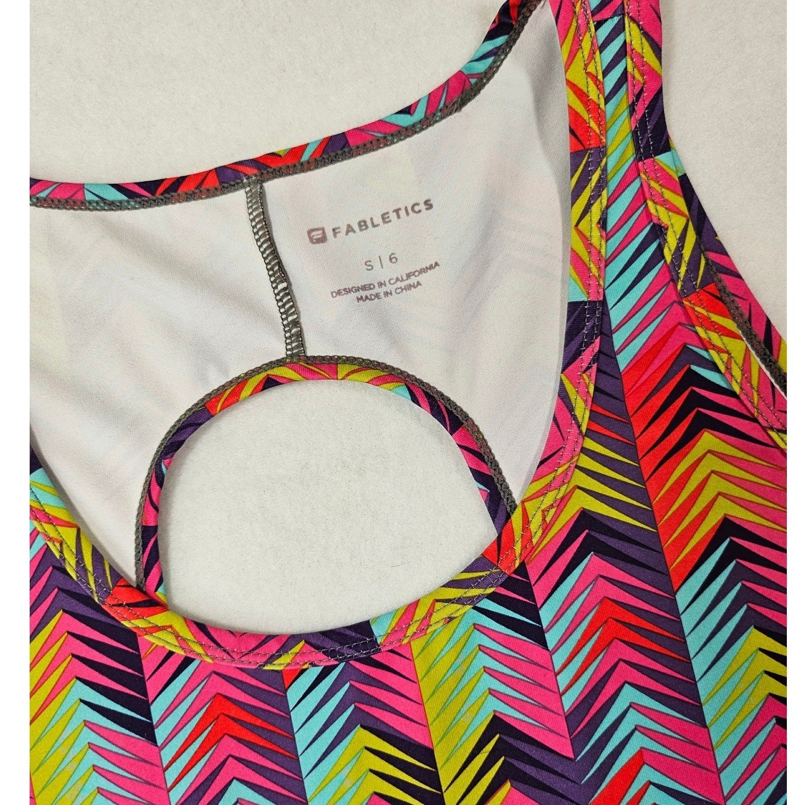 Fabletics Womens Small 6 Geometric Chevron Keyhole Back Athletic Tank Top Multi