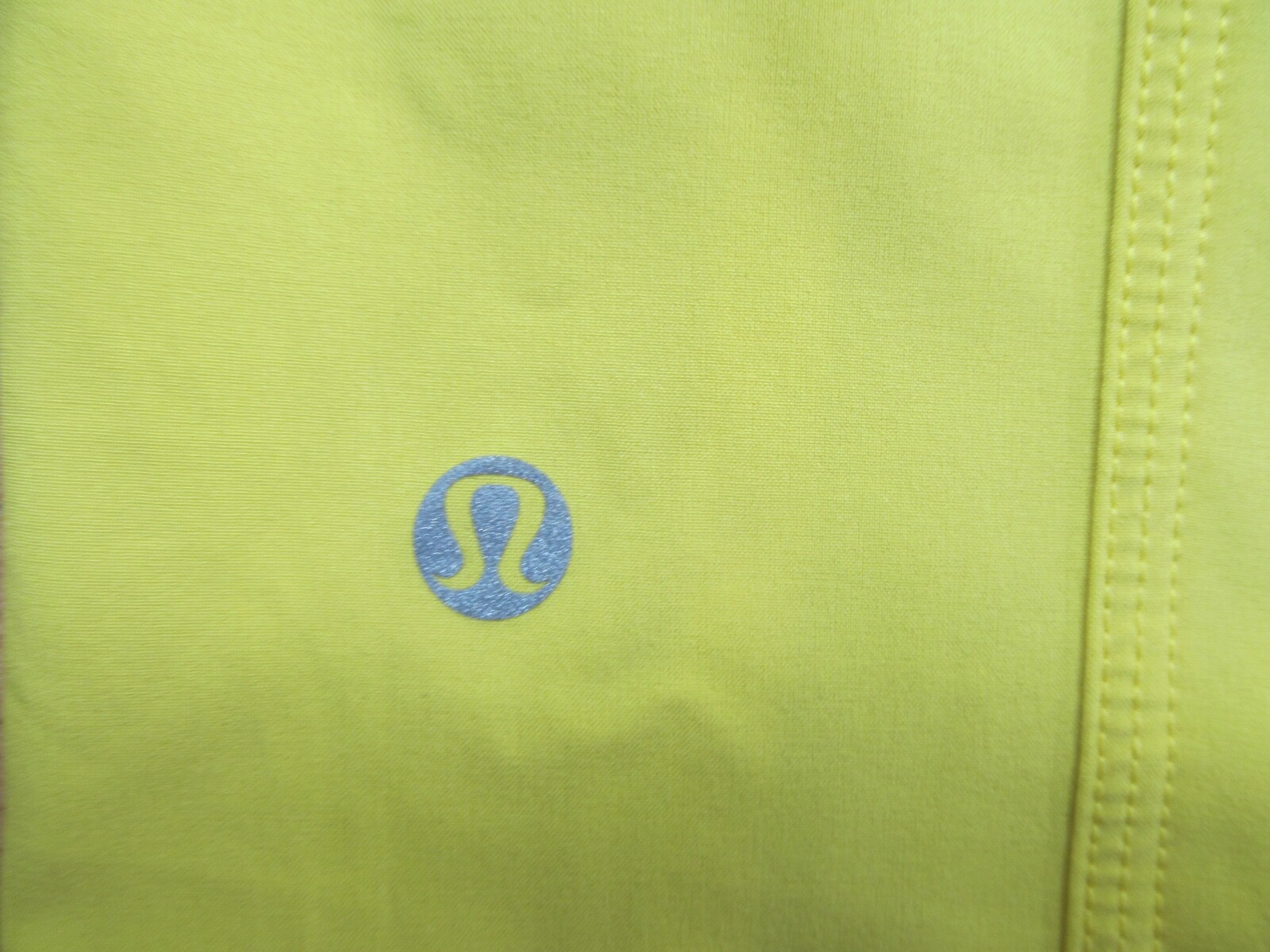 Lululemon Size 2 Step Lively Crop Capri Pants Yellow & White Loose Fitting