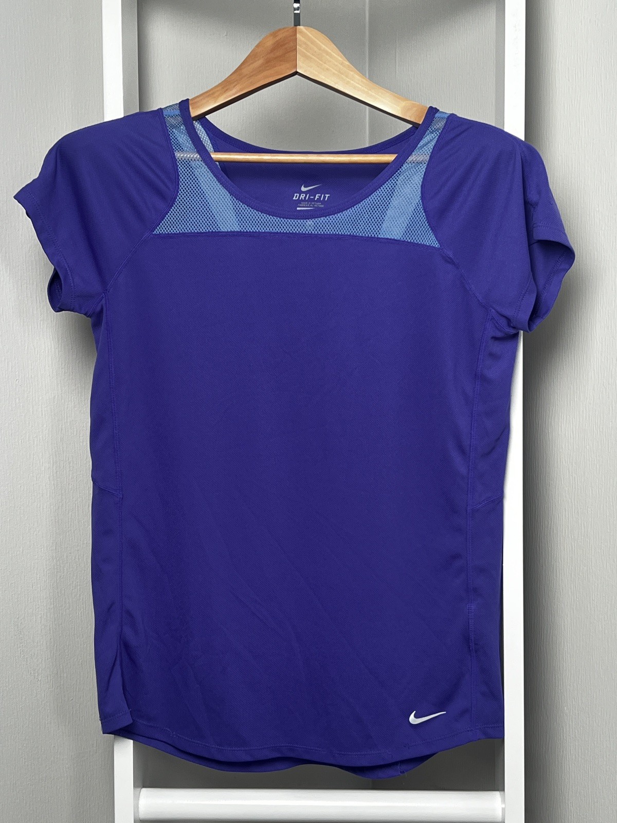 Nike Activewear Tee Shirt Womens M Purple Blue Mesh Athletic Dri-Fit EUC
