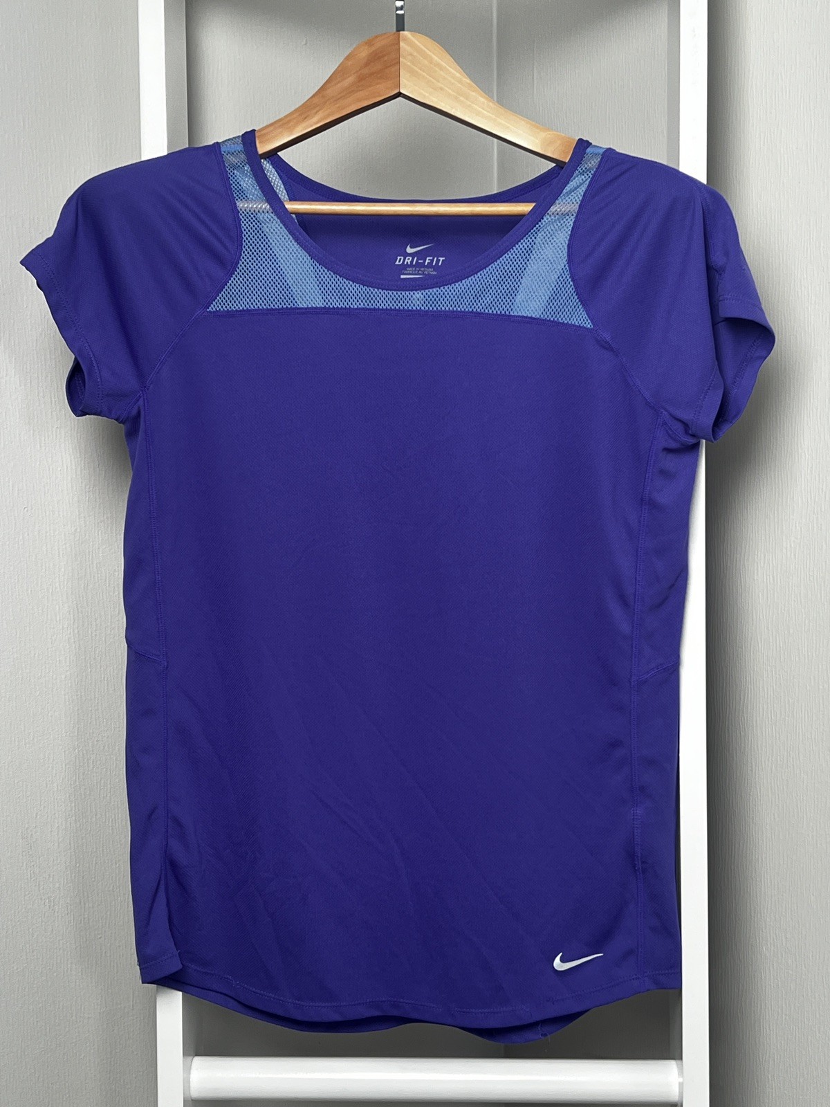 Nike Activewear Tee Shirt Womens M Purple Blue Mesh Athletic Dri-Fit EUC