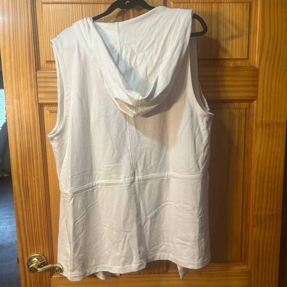 Fabletics Cream Sleeveless Vest
