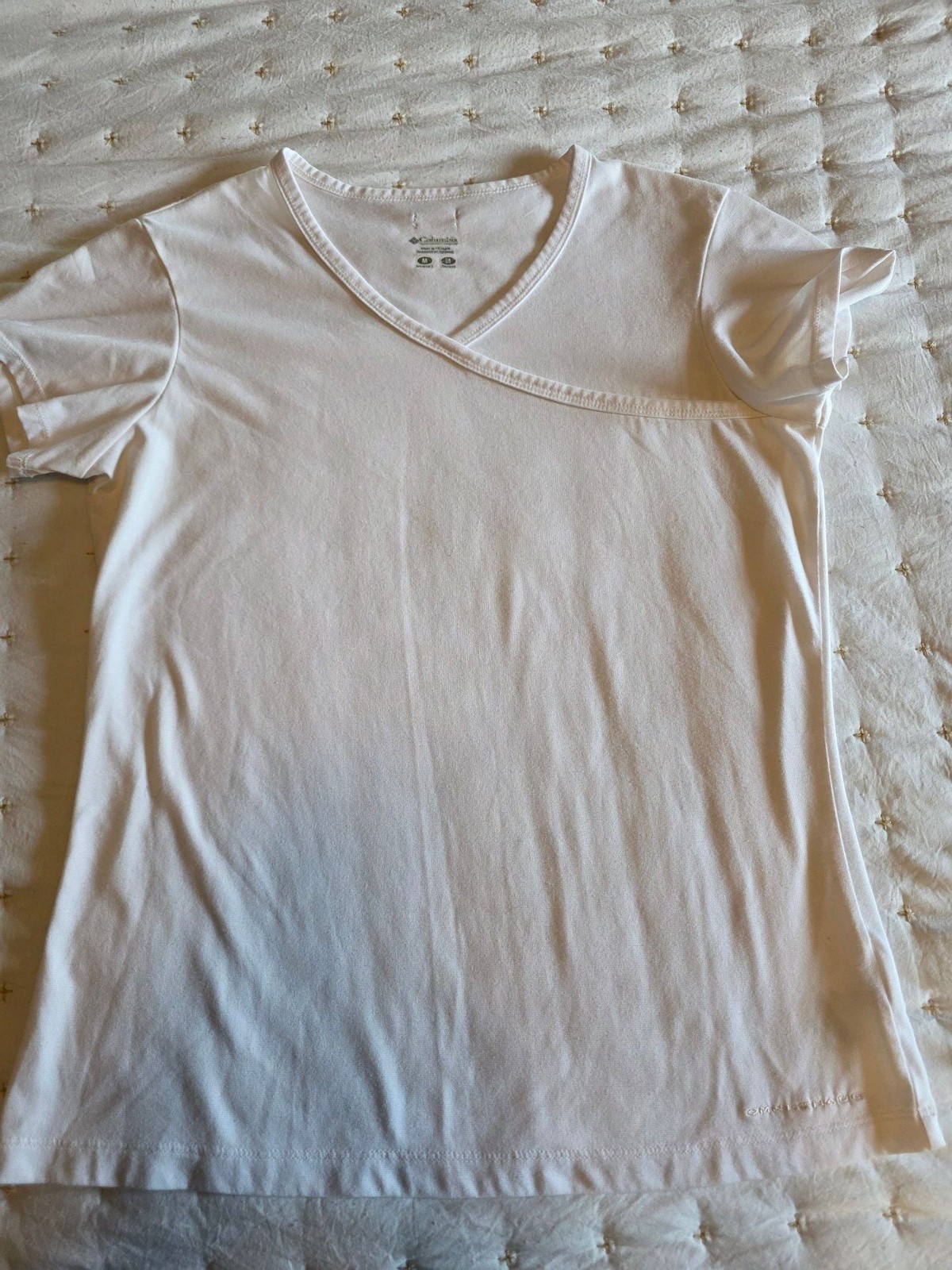 Columbia Sportswear Women’s Omni-Shade V-Neck Crossover Short Sleeve Performance