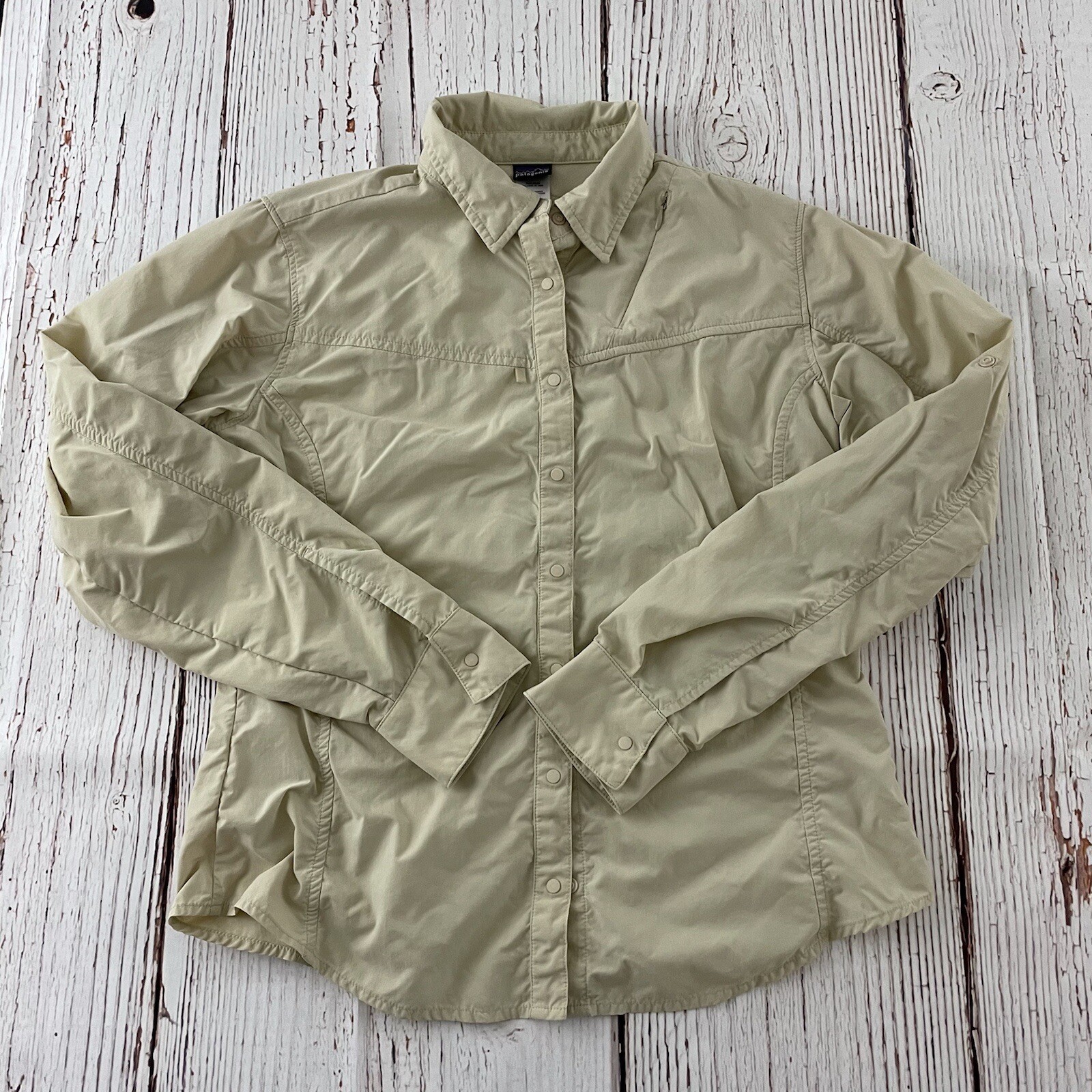 Patagonia Long Sleeve Hiking 100% Nylon Snap Button Shirt Women’s 8 Khaki Beige