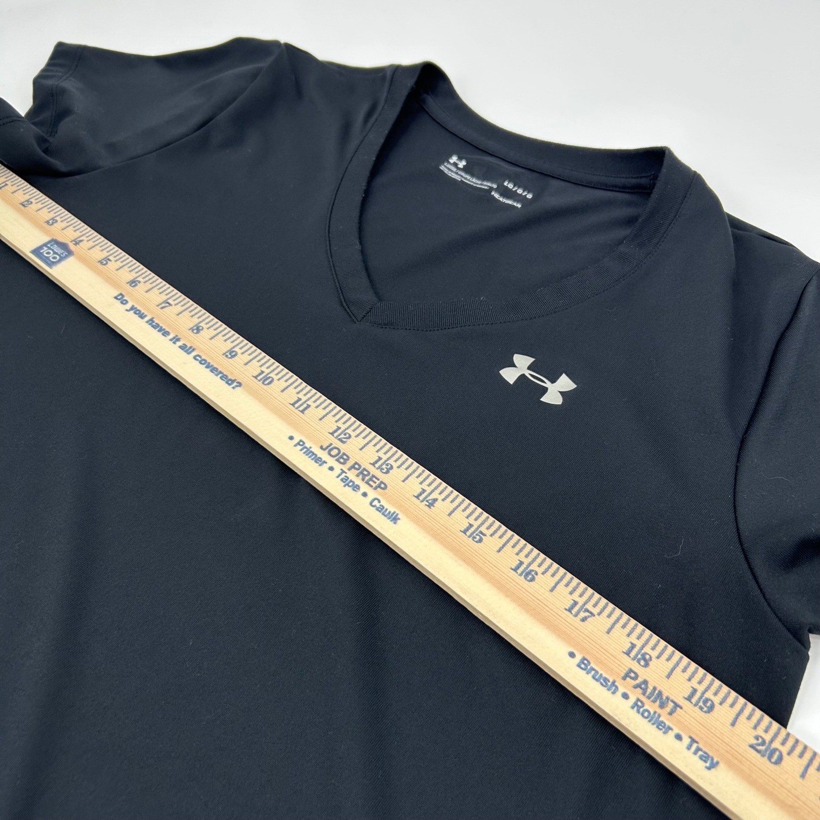 Under Armour Womens HeatGear V-Neck Short Sleeve Training Shirt Black Large