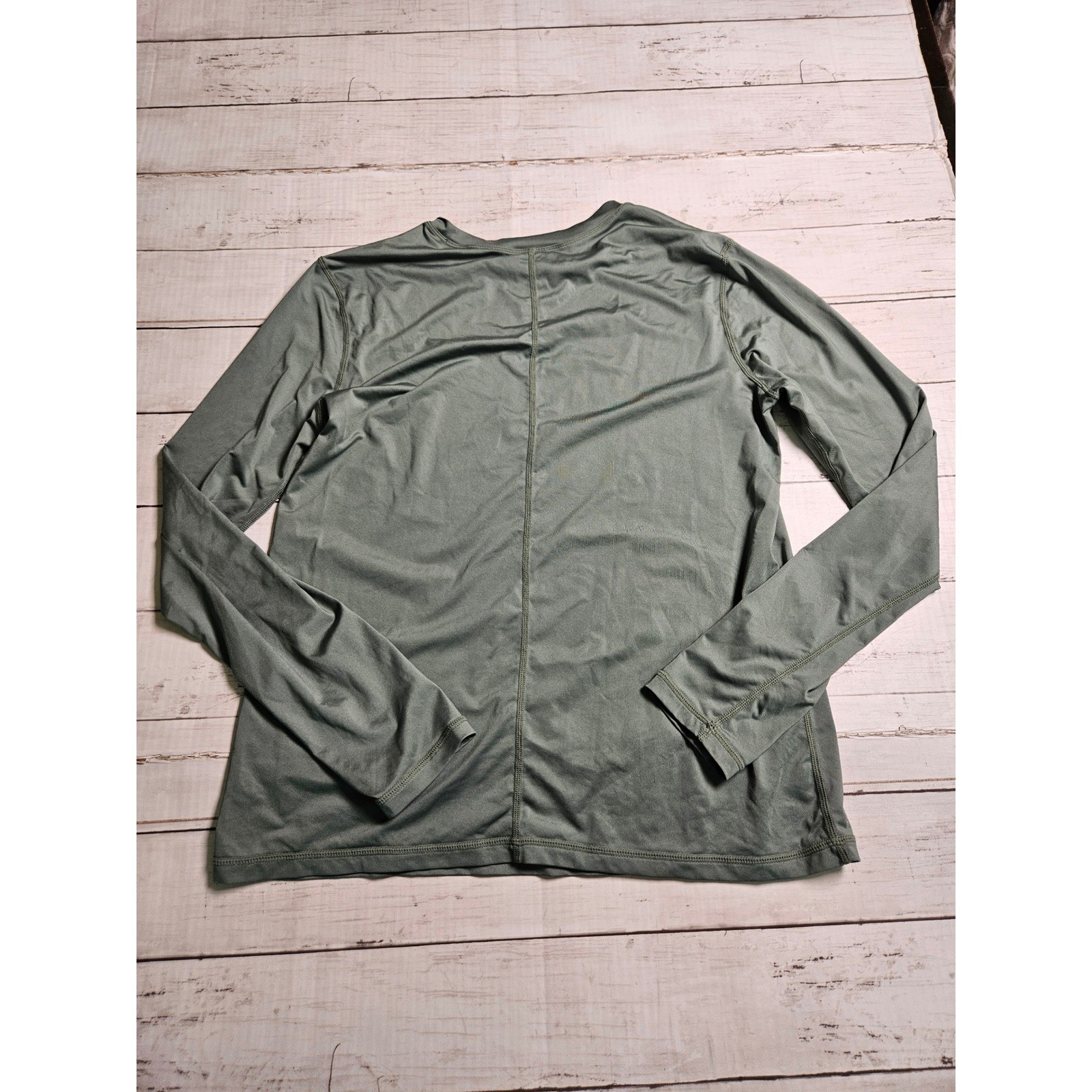 Fabletics Womens Long Sleeve Activewear Top Sage Green Crew Neck Size M