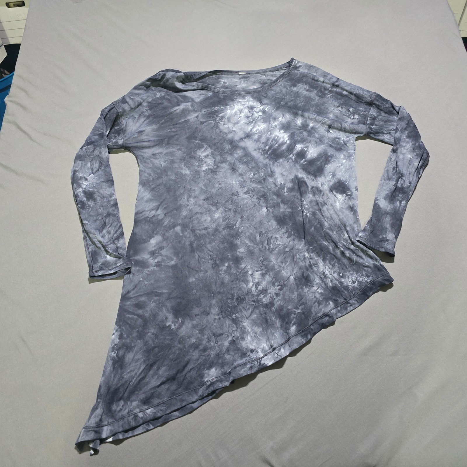 Lululemon to the point Long Sleeve Top 8 Grey Tie Dye Asymmetrical Hem Side Slit