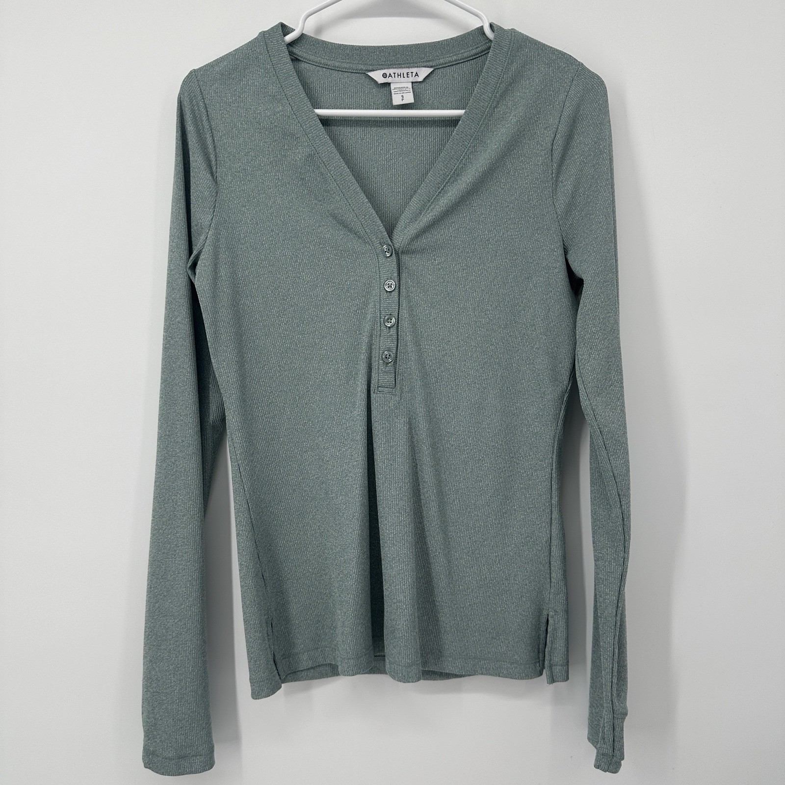 Athleta Uptempo Ribbed Henley Long Sleeve Shirt Womens Size Small Green Top