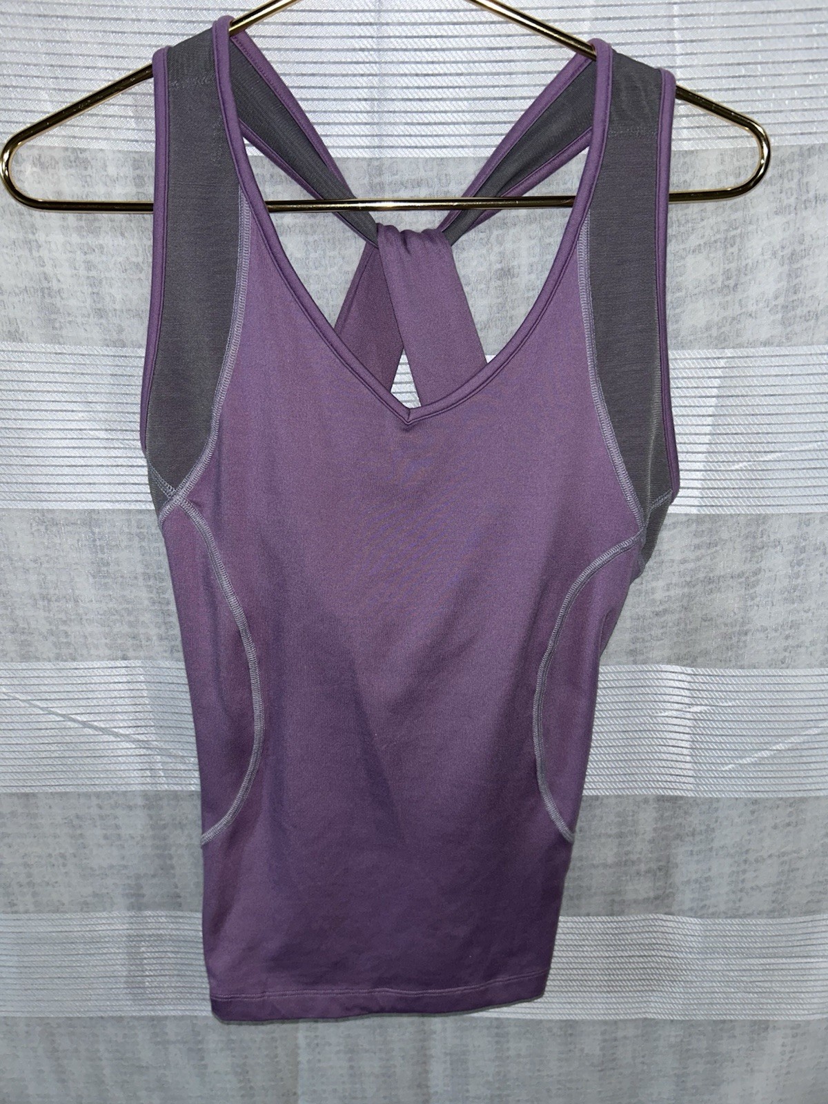 Women’s Tank With Built In Bra Electric Violet Size Med Athletic Gym Workout