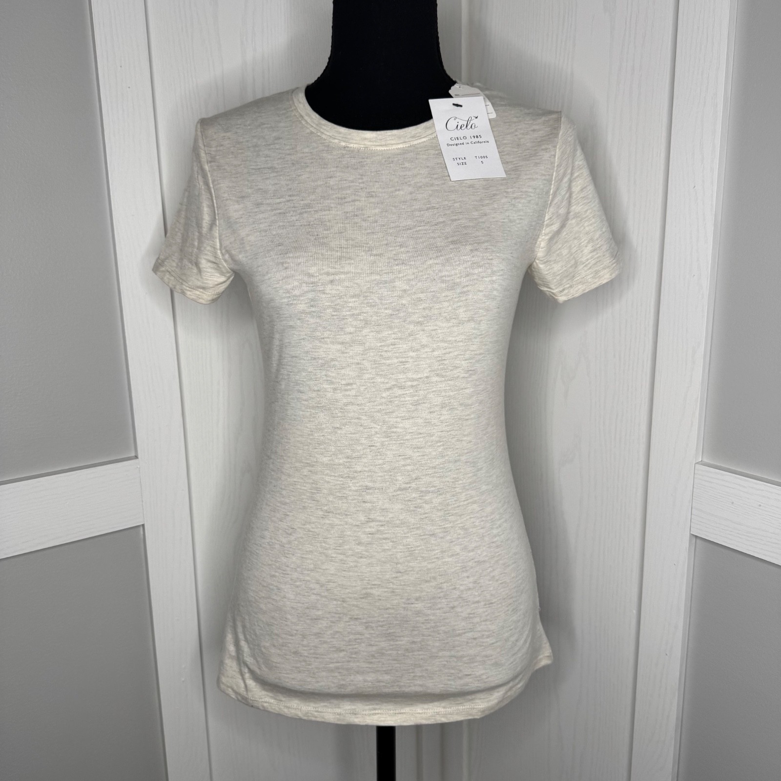 Cielo Oatmeal Heather Short Sleeve Stretch Tee | Size M Cotton Blend T-Shirt NWT