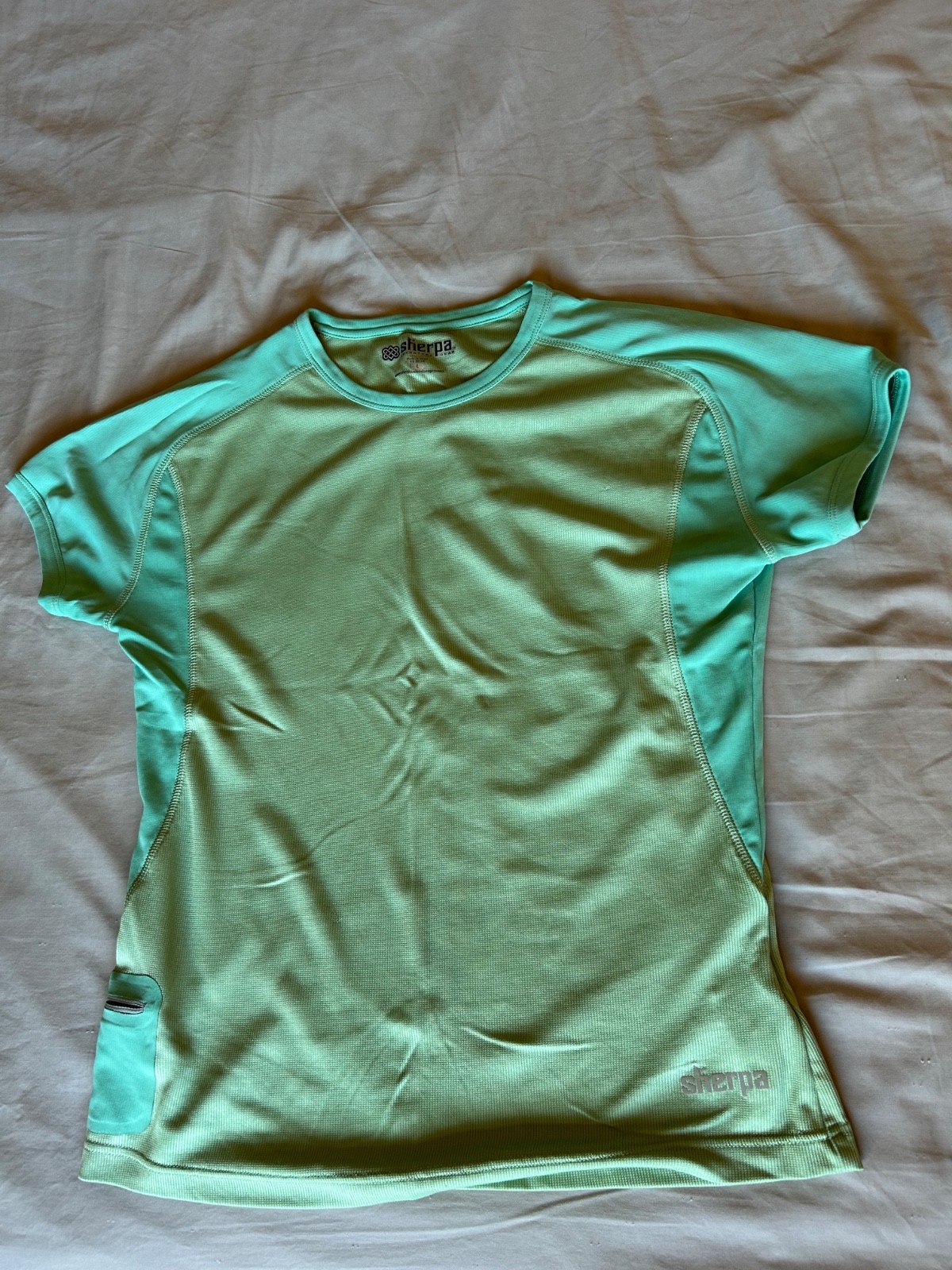Sherpa Adventure Gear Women’s Classic Crew Outdoor T-Shirt Size Large zip pocket