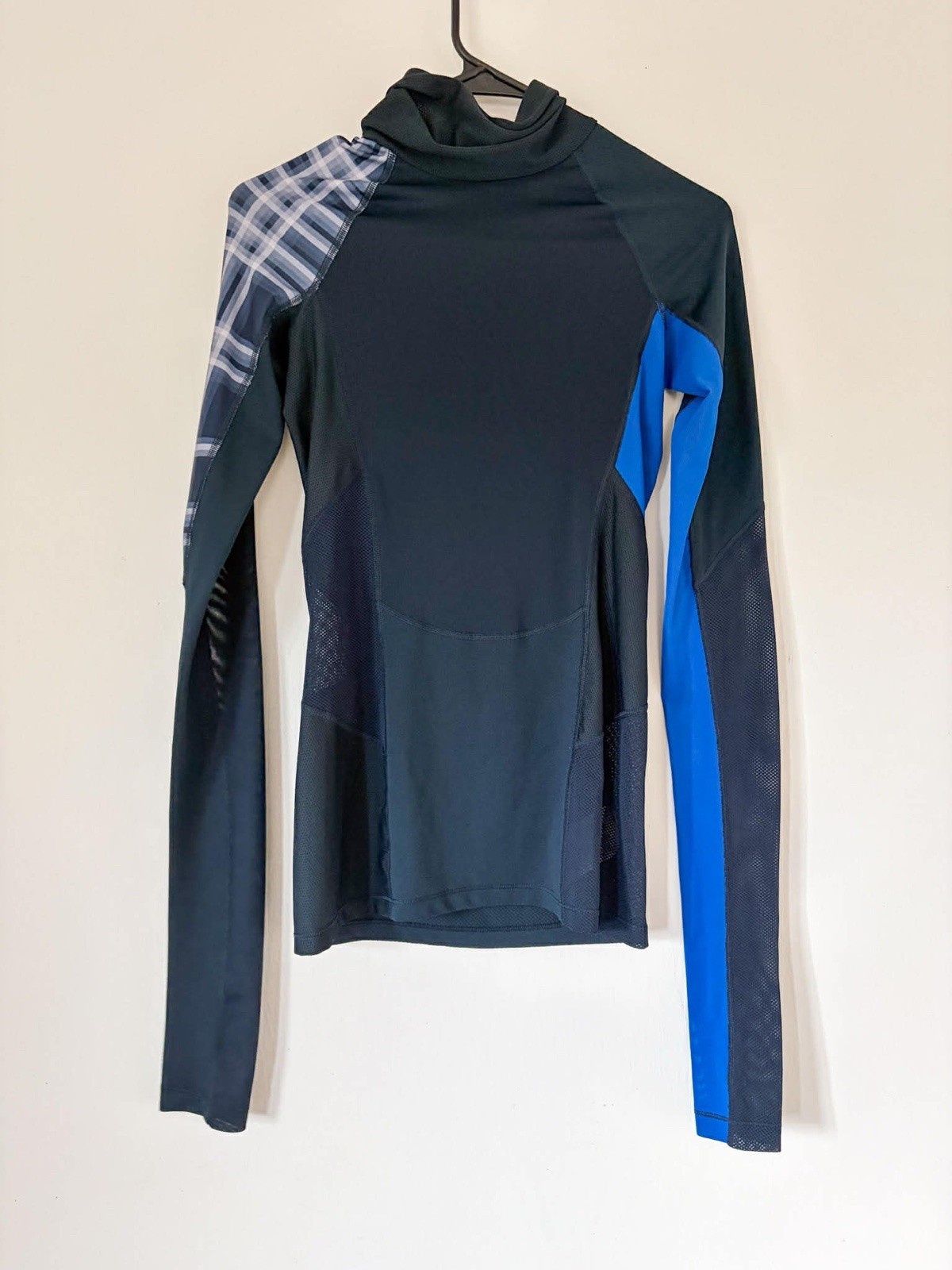 Nike Pro Hypercool Compression Shirt Womens Small Long Sleeve Athletic Top