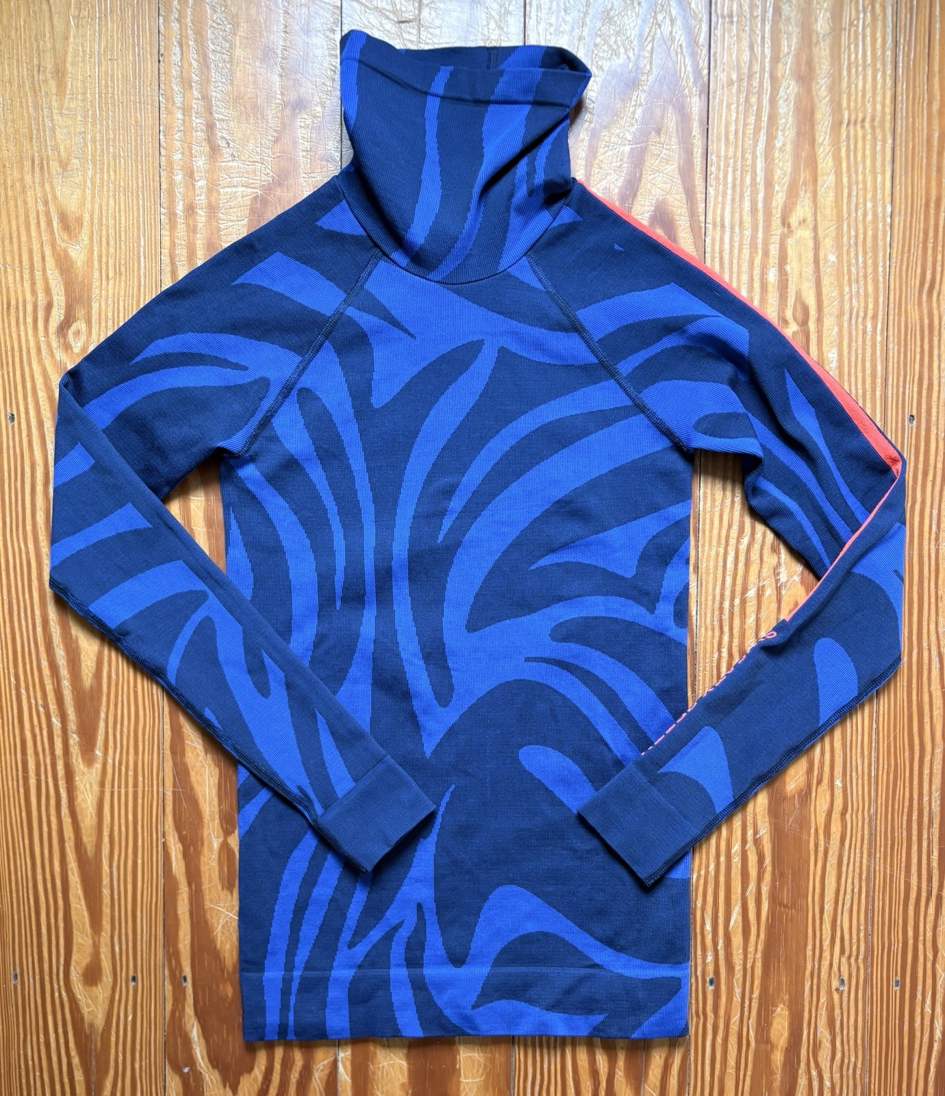 Women’s Sweaty Betty Blue Animal Print Long Sleeve Base Layer Shirt Top size 4