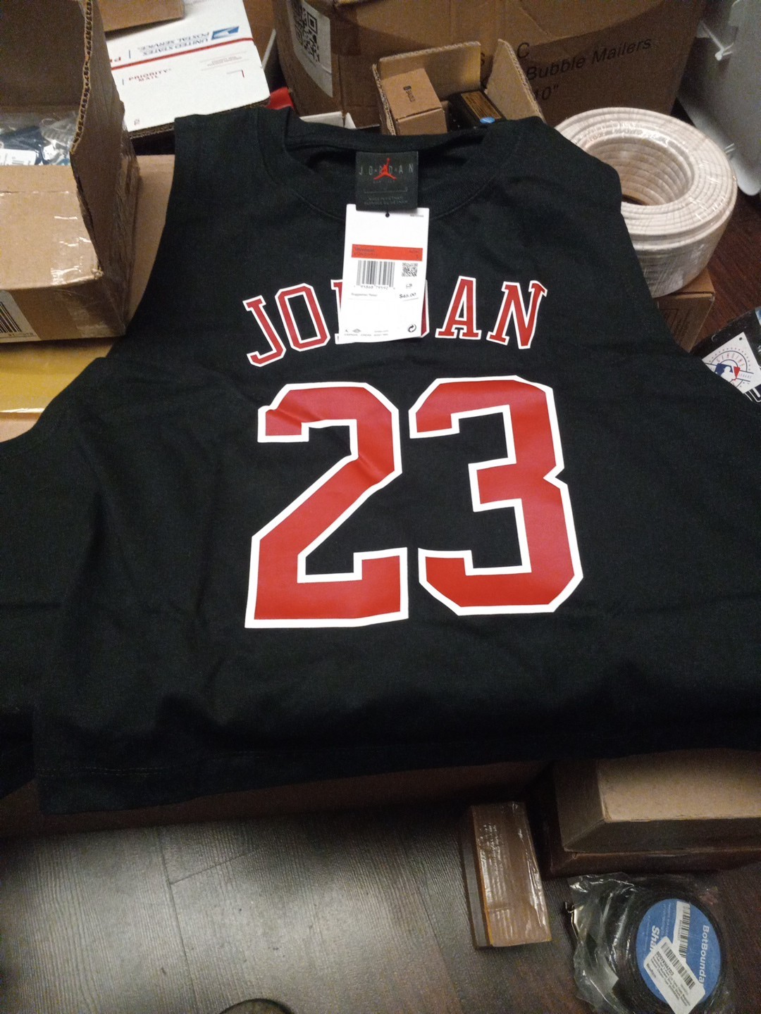 NWT Air Jordan Women’s Black Athletic Cropped Tank Size Large DO5023-010