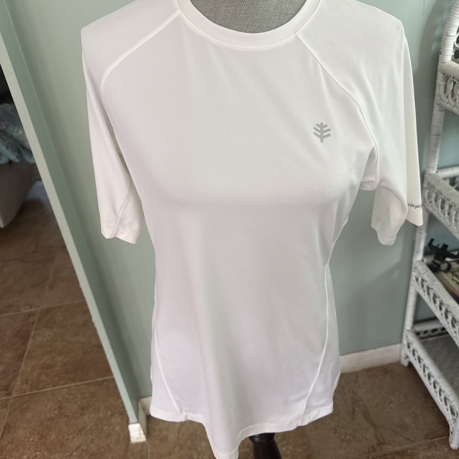 Coolibar Womens dri fit white Fitness Performance Tee UPF50+ medium . nwot