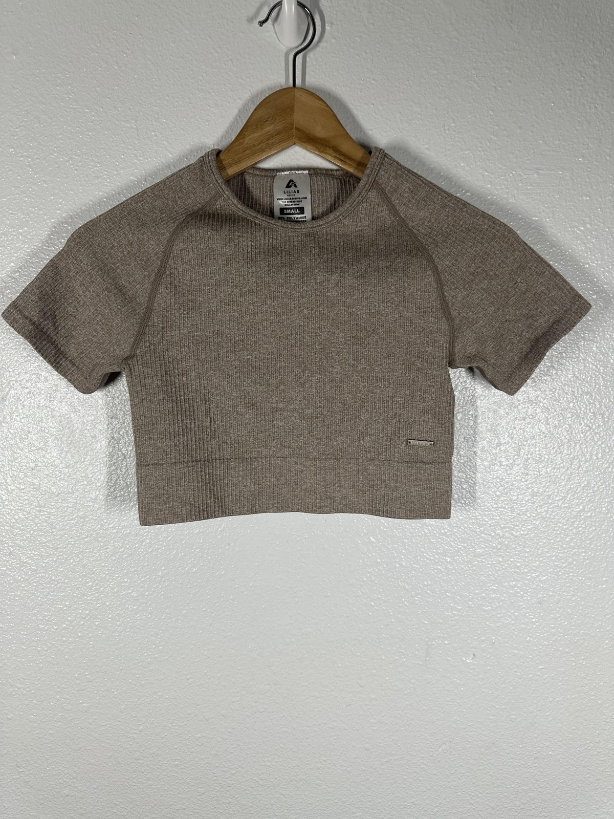 Lilias Active Shirt Womens Small Taupe Ribbed Knit Crop Top Short Sleeve Stretch