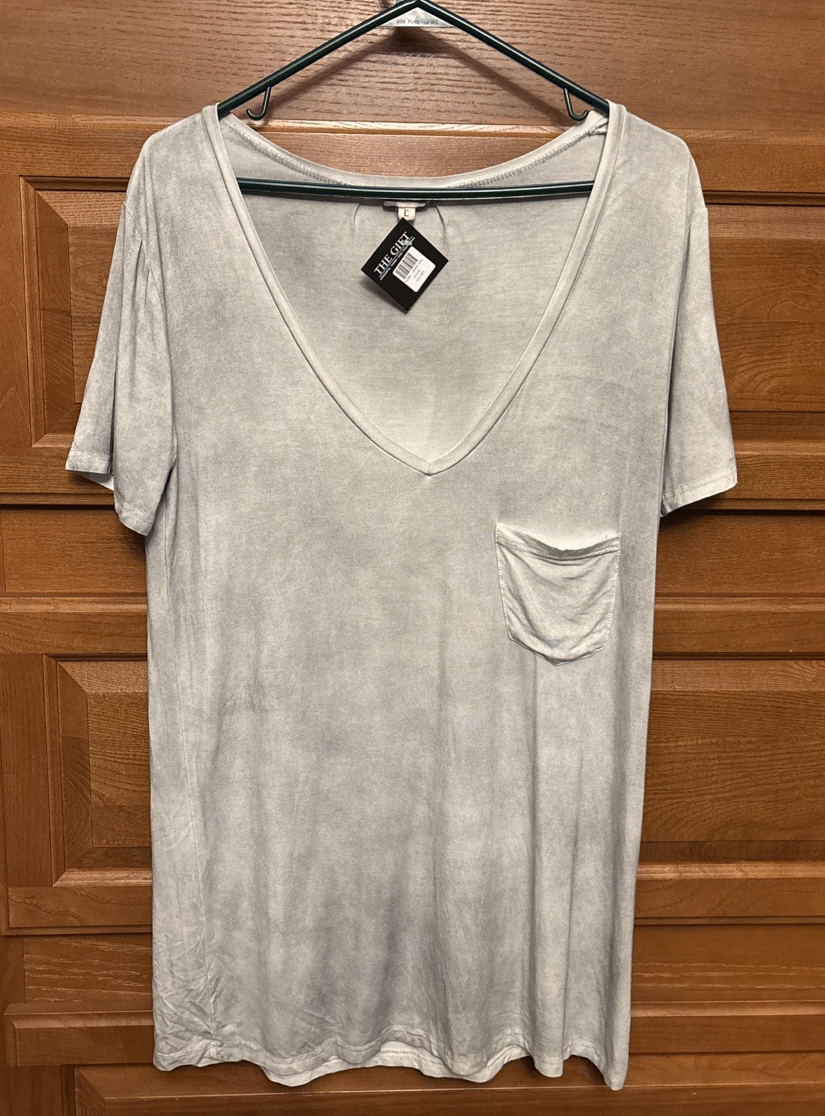 NEW POL Women’s Sz Large v-neck T-Shirt grey pocket NWT 1146