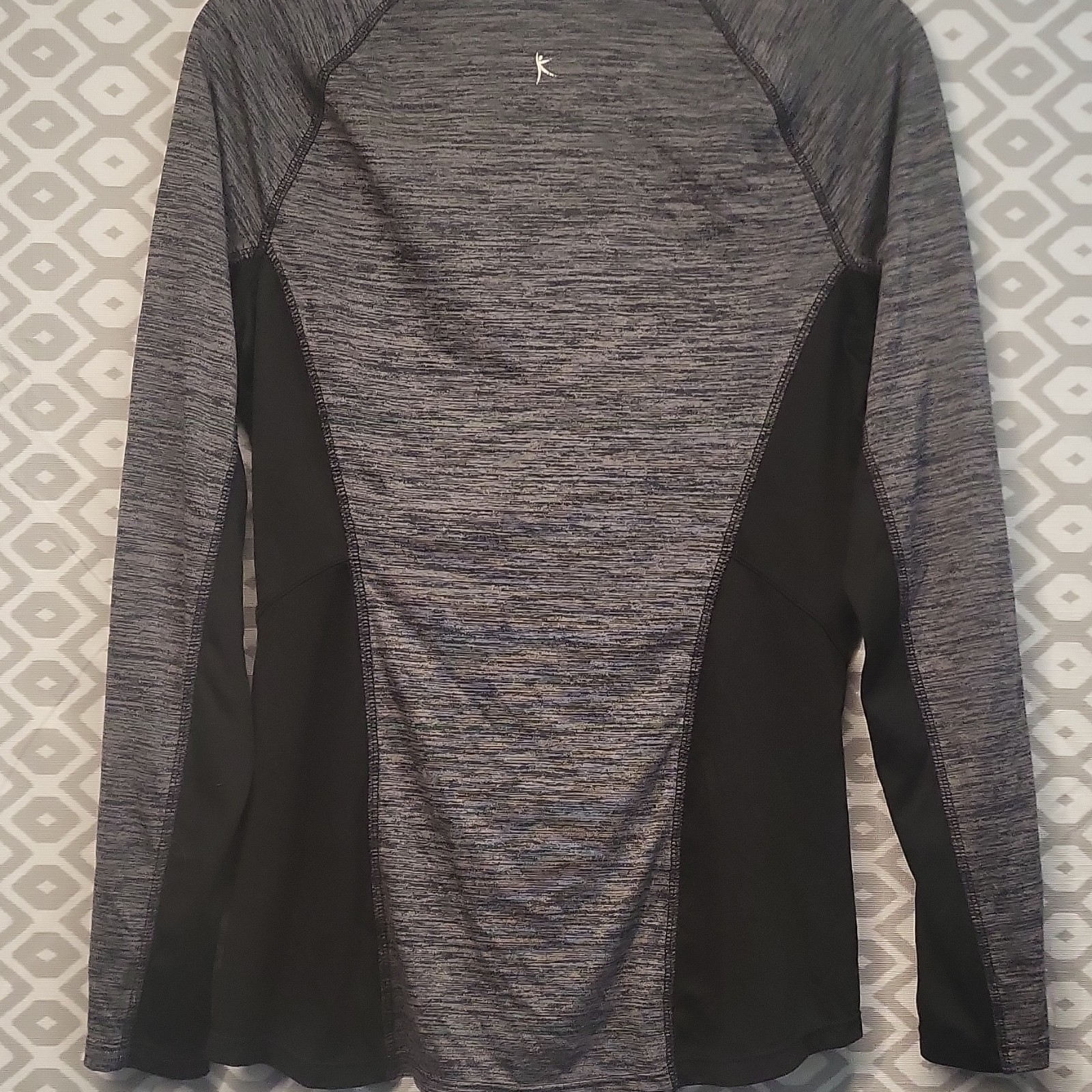 Danskin Now Compression Fitted Long Sleeve Top Women’s M Gray/Black Rd Neck A1
