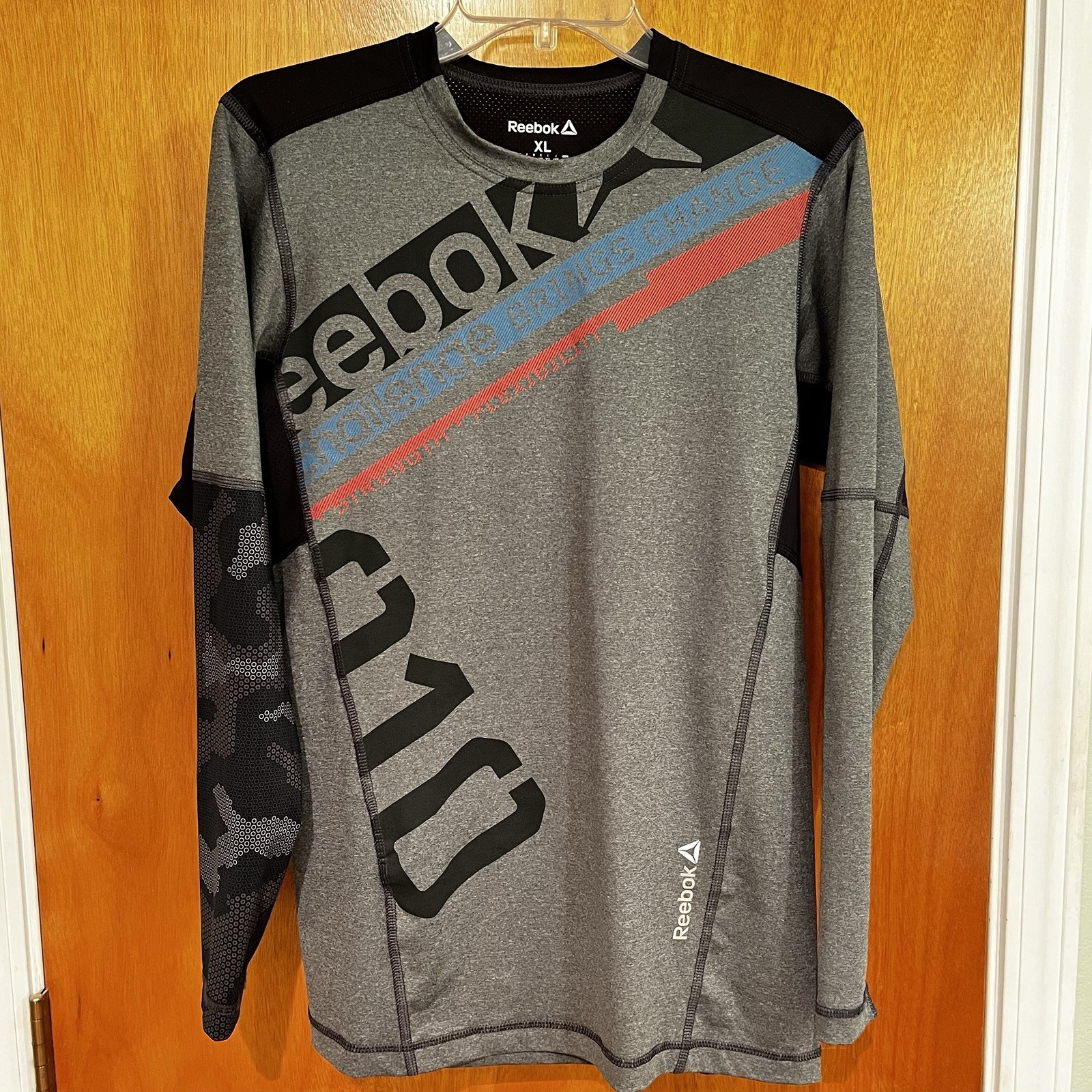 Reebok PlayIce Womens XL Running Shirt Long Sleeve Reflective Vented Mesh Back
