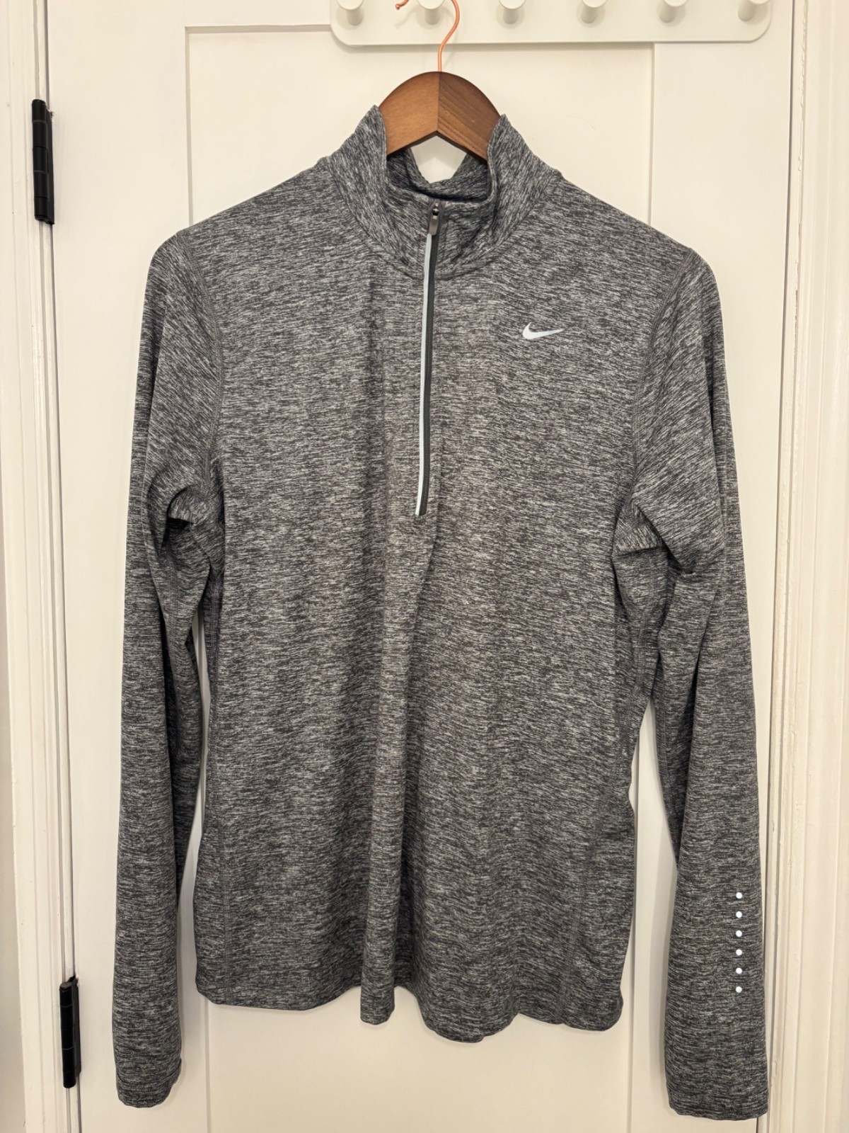 NIKE Running DRI-FIT Pullover Women’s Size Large Thumb Holes Stretch 1/4 ZIP