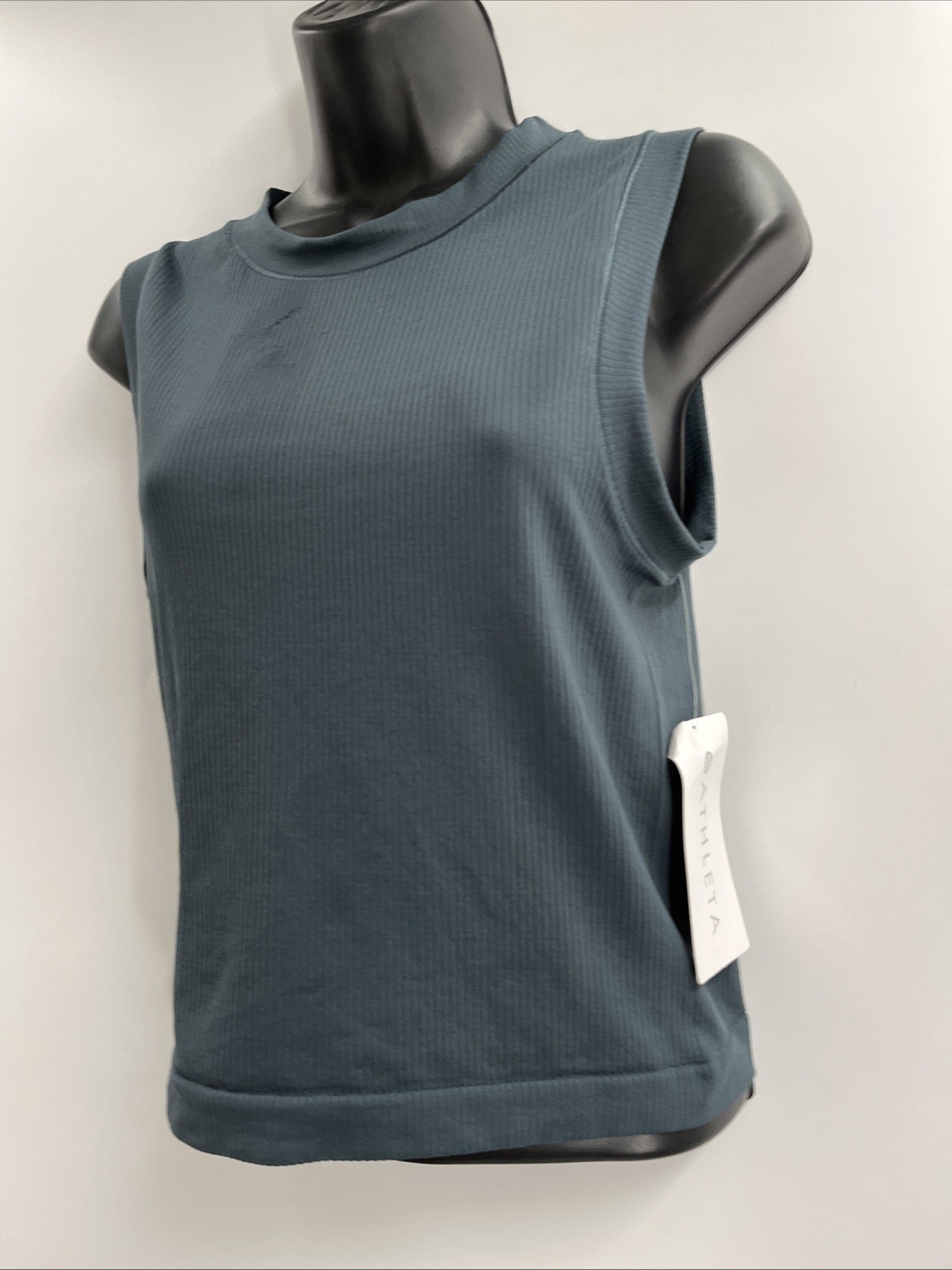 Athleta Women’s Crew Neck Sleeveless Renew Seamless Muscle Tank Blue Size Large