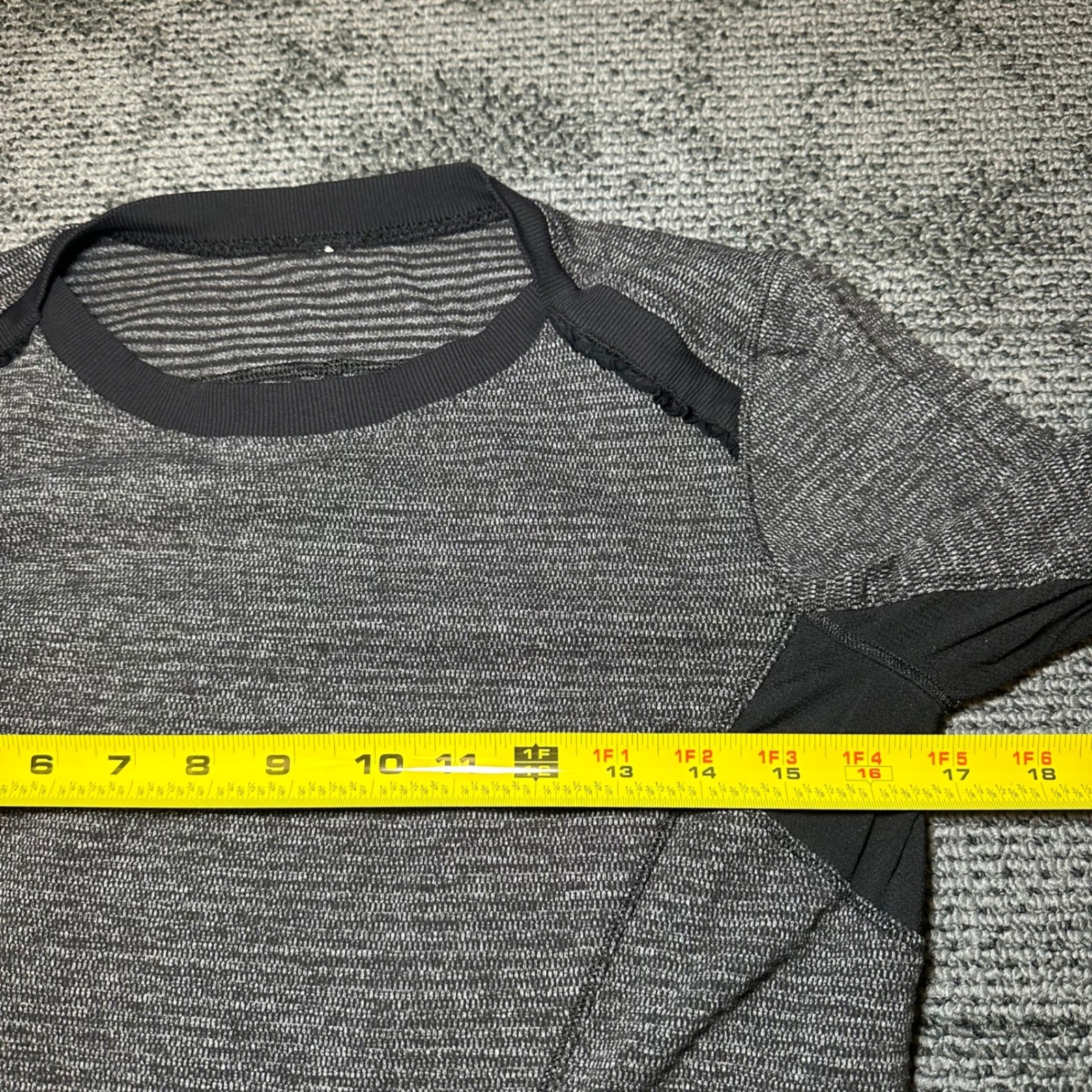 Lululemon Space Dye Heathered Gray Long Sleeve Running Top Thumbholes Womens