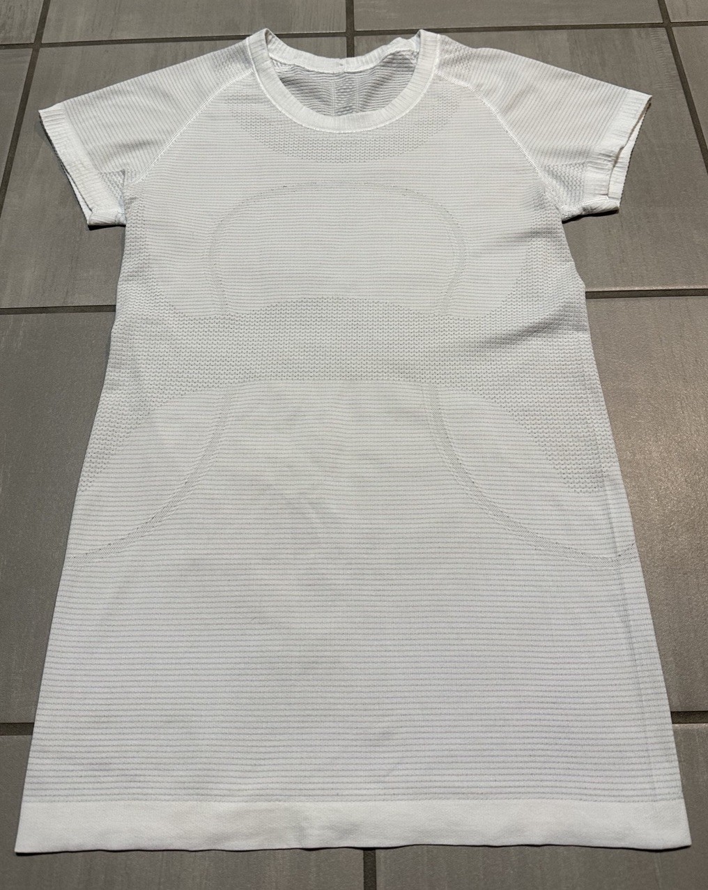 Lululemon White Swiftly Tech Short Sleeve Athletic Shirt Women’s Size 6
