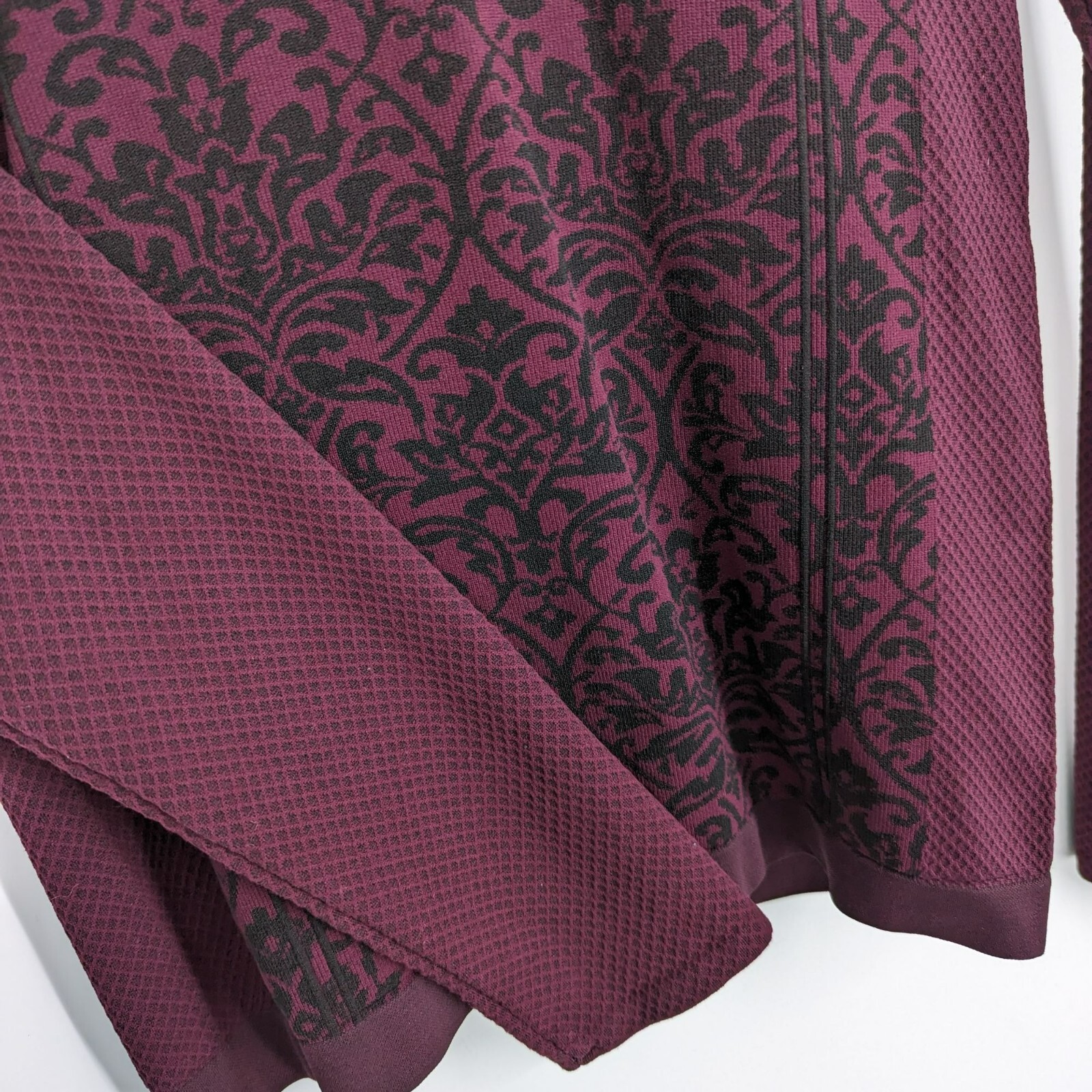 Fabletics Long Sleeve Athletic Top S Maroon Black Damask Scooped Textured Fitted