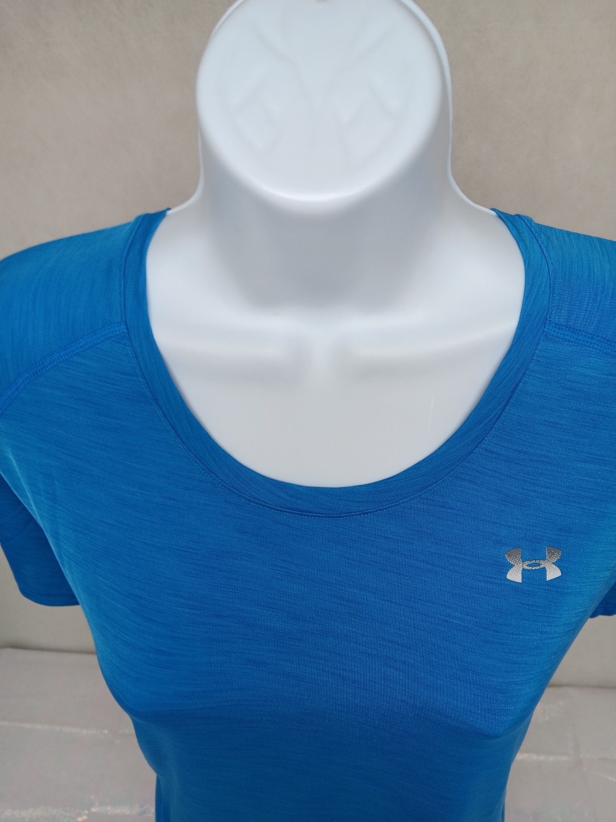 UNDER ARMOUR WOMENS LARGE BLUE PINK ACCENT SHORT SLEEVE HEATGEAR WORKOUT T-SHIRT