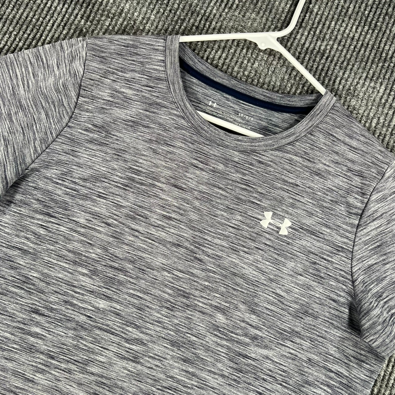 Under Armour Shirt Womens Large Gray Short Sleeve Loose Fit Heat Gear Workout