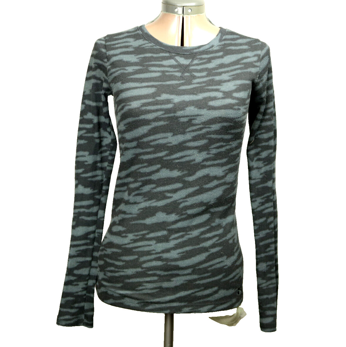 Under Armour Camouflage Long Sleeve Thermal Shirt Base Layer Gray S/M-see notes