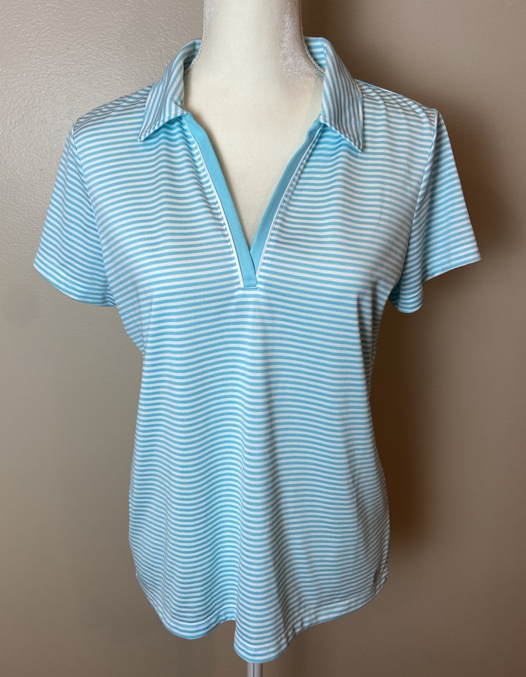 IZOD Womens L Short Sleeve V-Neck White Blue Tennis Golf Polo Shirt – Excelent