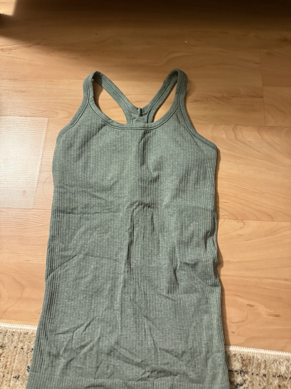Lululemon Ebb to Street Racerback Crop Tank Top in Size 4 Small Green